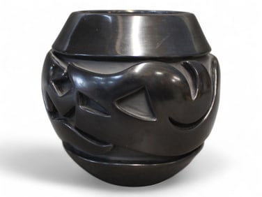 Mary Cain Santa Clara Bear Claw Pot