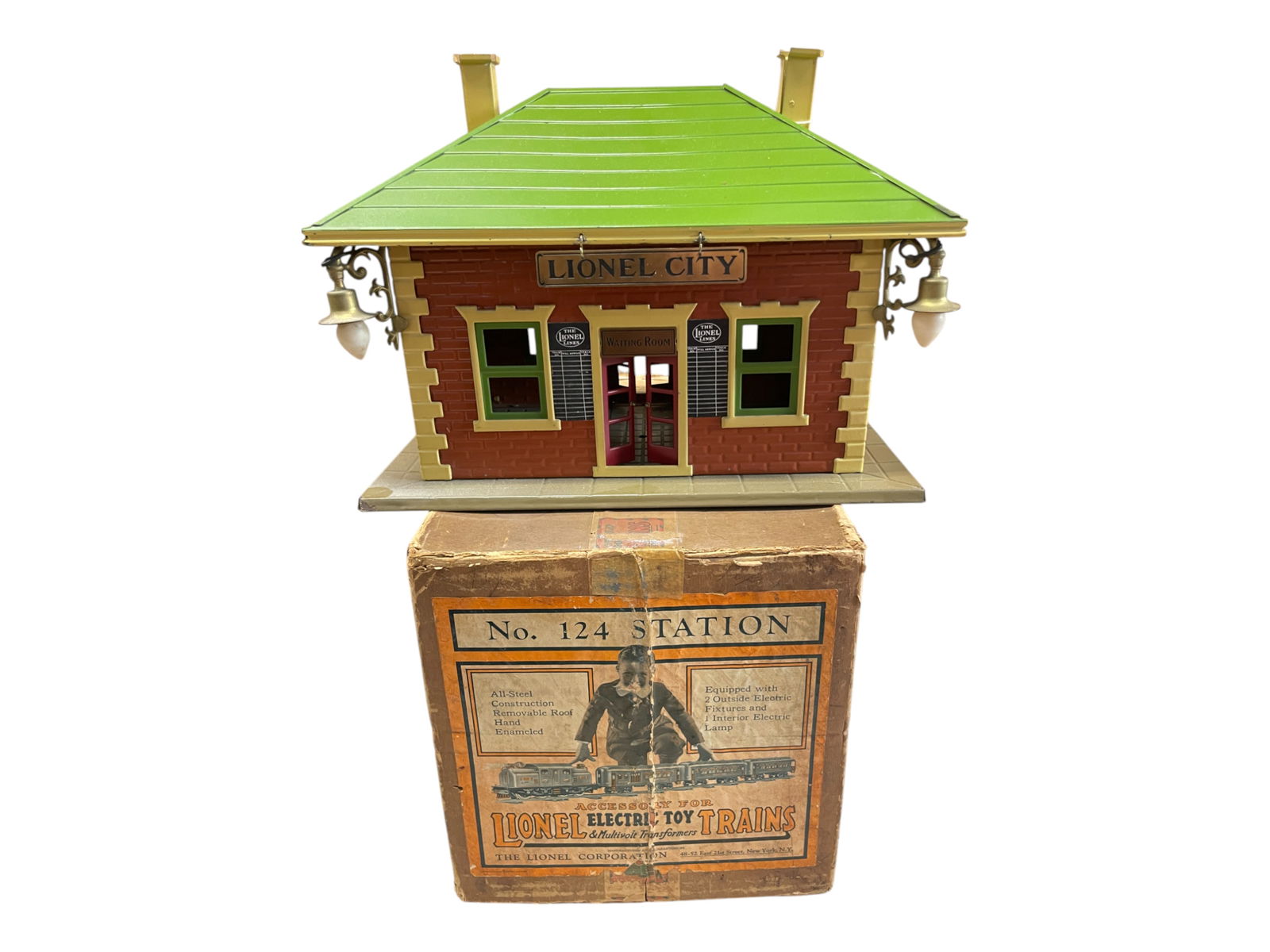 Super Boxed Lionel 124 Station (1 of 3)