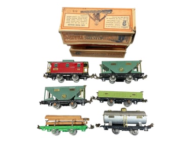 6 Lionel 800 Series 4-Wheel Freights