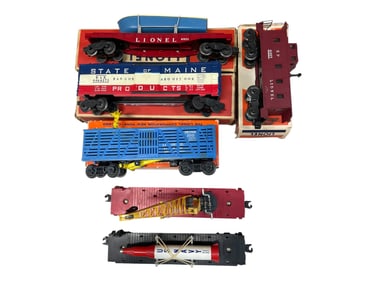 6 Lionel Freight Cars, 4 Boxed