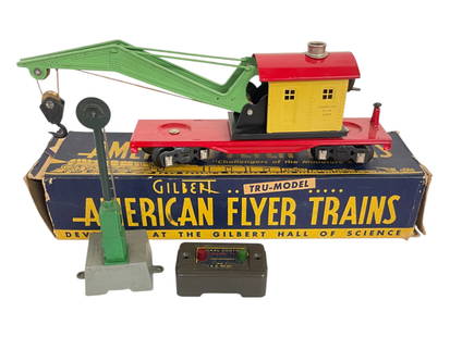 Scarce American Flyer 3/16 Pair: Includes a scarce 587 Block signal with button; 487 Crane, scarce with red frame. They both show light use, crane has better than average box.