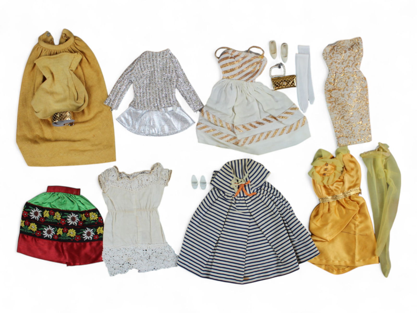 1960's Barbie Fashion Outfits Bundle Lot (7): 1960's Mattel Barbie fashion bundle lot. Includes #1627 Country Club Dance, #1885 Silver Sparkle, #820 Barbie in Mexico, #912 Cotton Casual, #961 Evening Splendor, #3340 Golden Glitter, and #1610 Gold