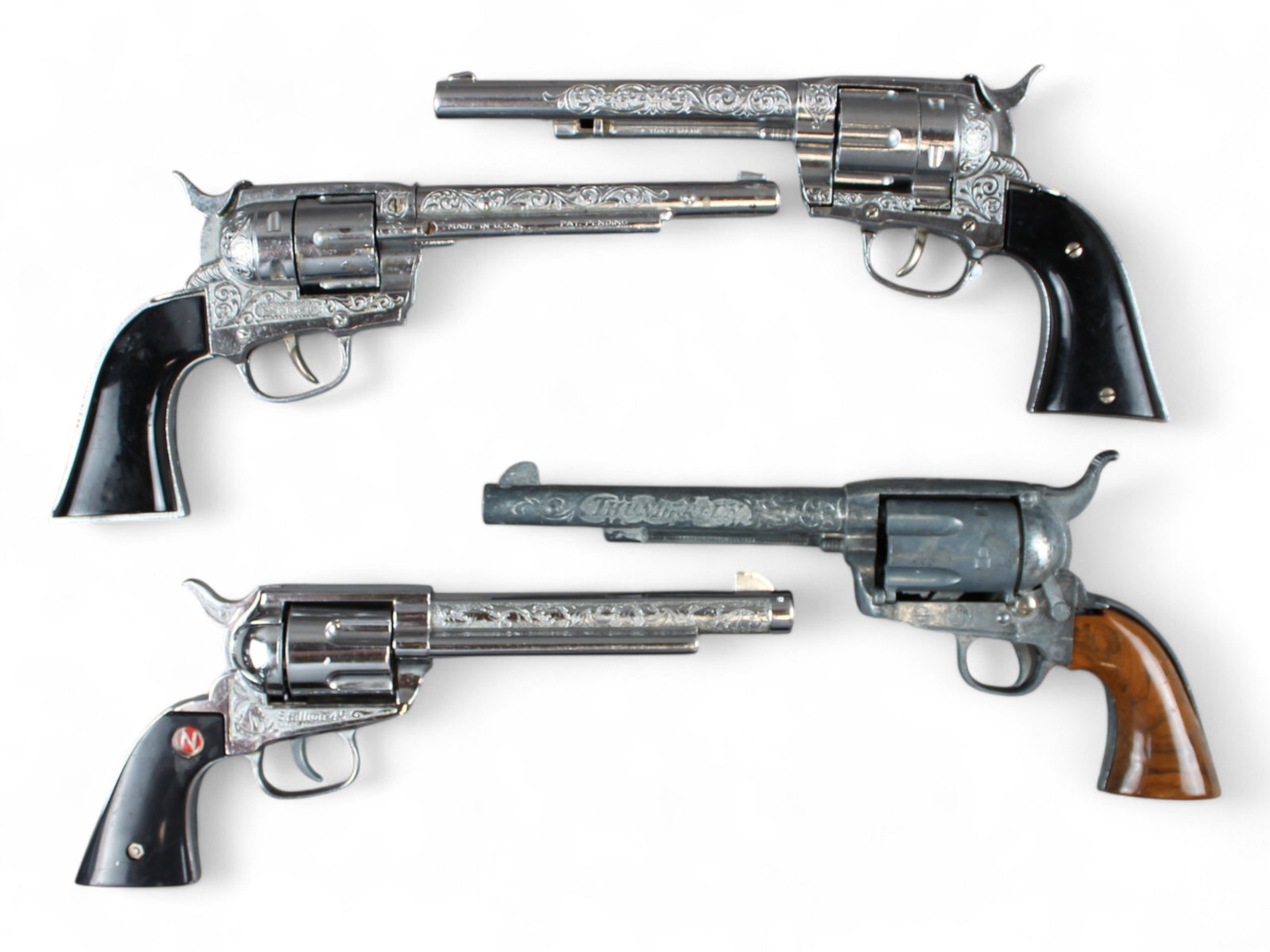 (4) Vintage Hubley, Nichols & Marx Cap Guns: Lot of four vintage revolver-style cap guns, including Marx Thundergun, Nichols Stallion 45, and (2) Hubley Ric-O-Shay 45 models. The Nichols and Hubley guns are repeater style; all are in working con