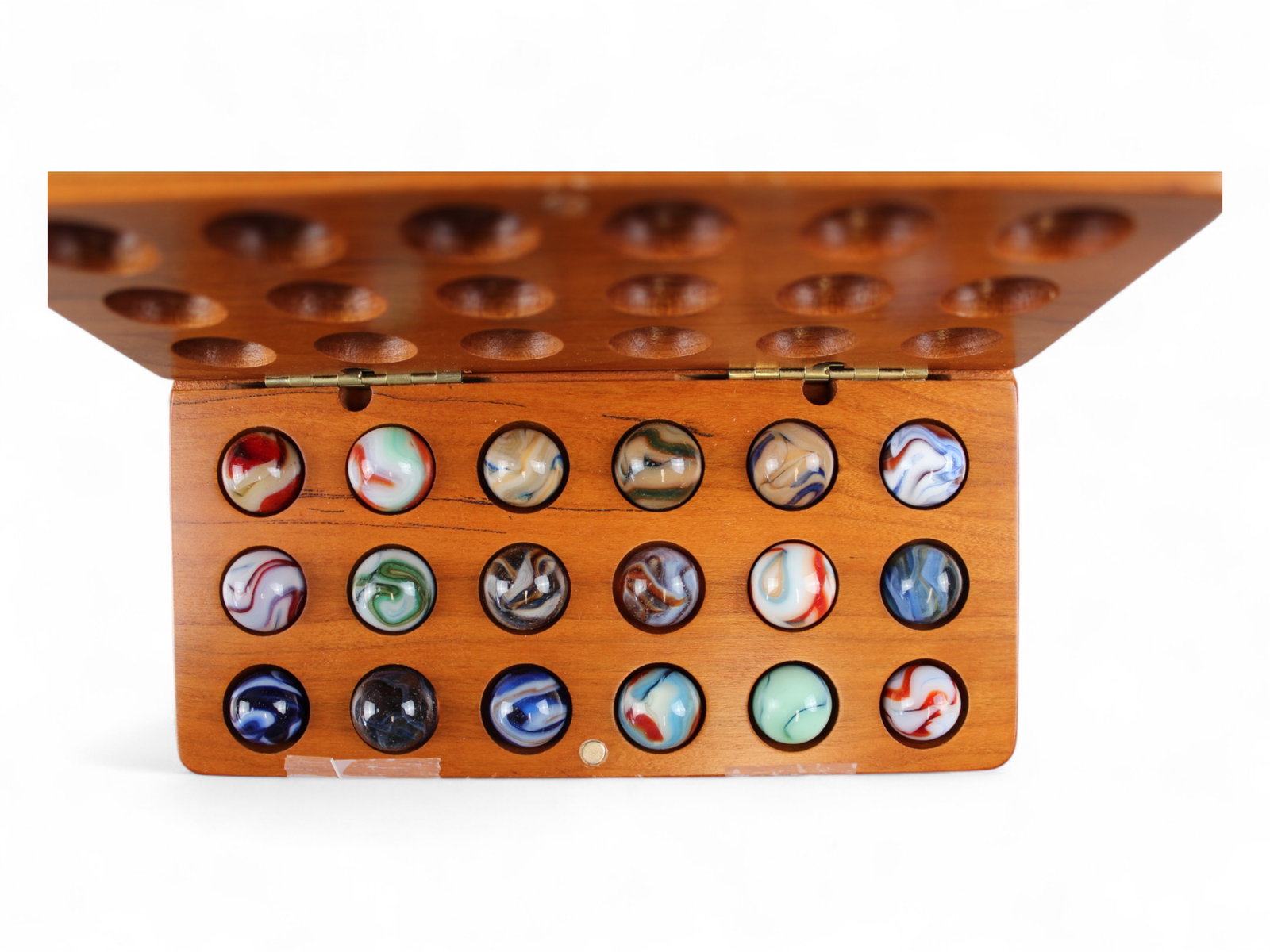 Boxed Ravenswood Marble Assortment in Case (1 of 4)