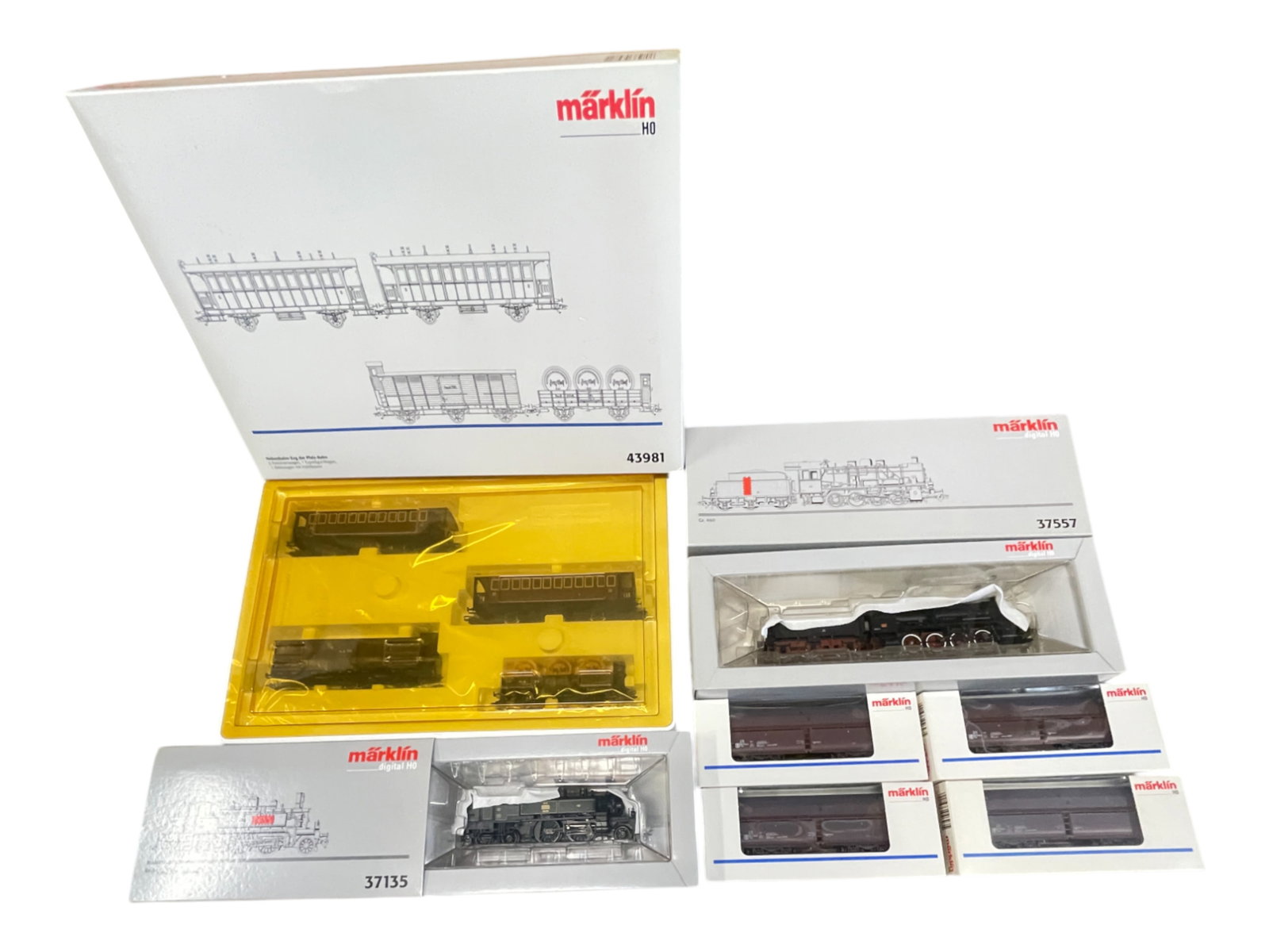 Marklin HO Digital Goods & Passenger Sets (1 of 3)