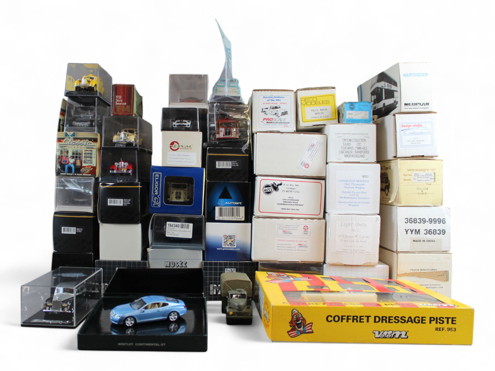 Boxed Modern Diecast Layout Vehicles (1 of 9)