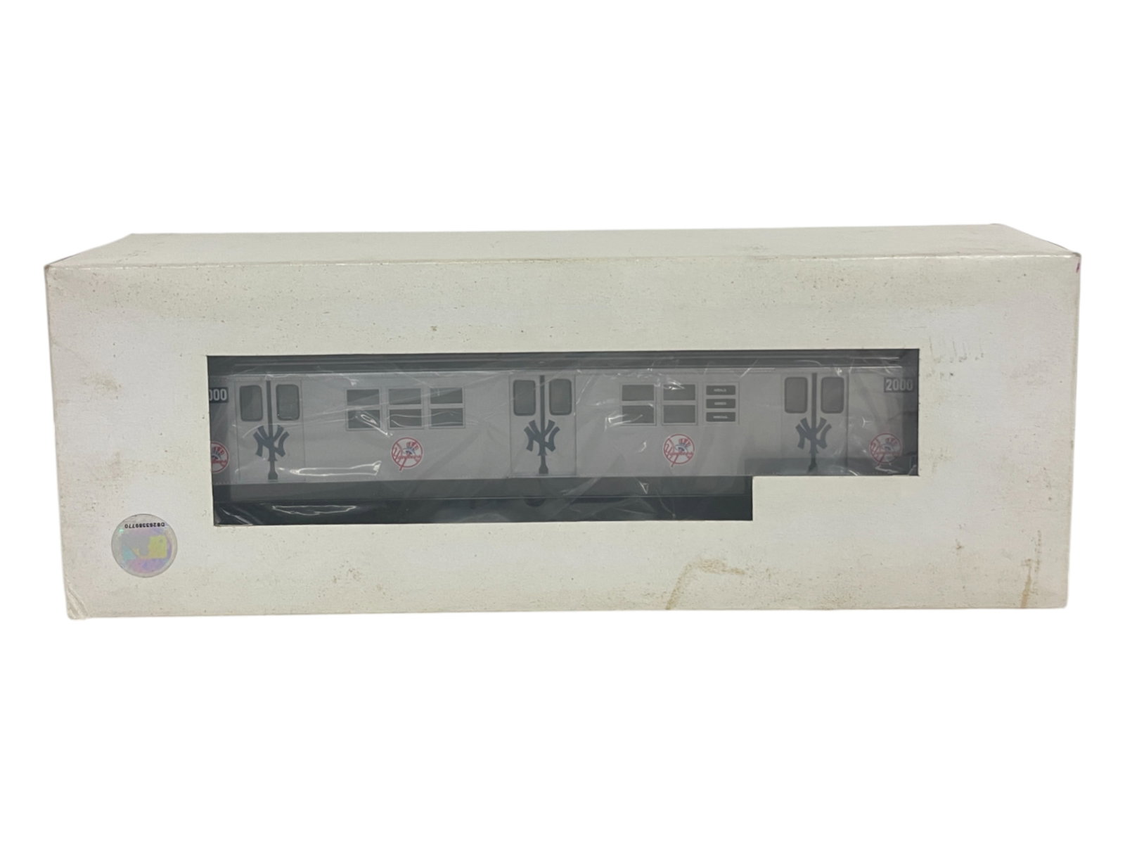 MTH RailKing 30-4122-1 PWR Yankees Subway Car: From the set of the same number, comes this powered unit only, equipped with ProtoSounds. It shows light use with inner box only. (Also SEE LOT 1325)
