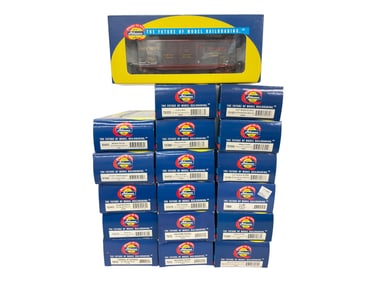 21 ATHEARN HO RTR Box Cars