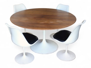 Knoll Saarinen Tulip Dining Table & 4 Chairs