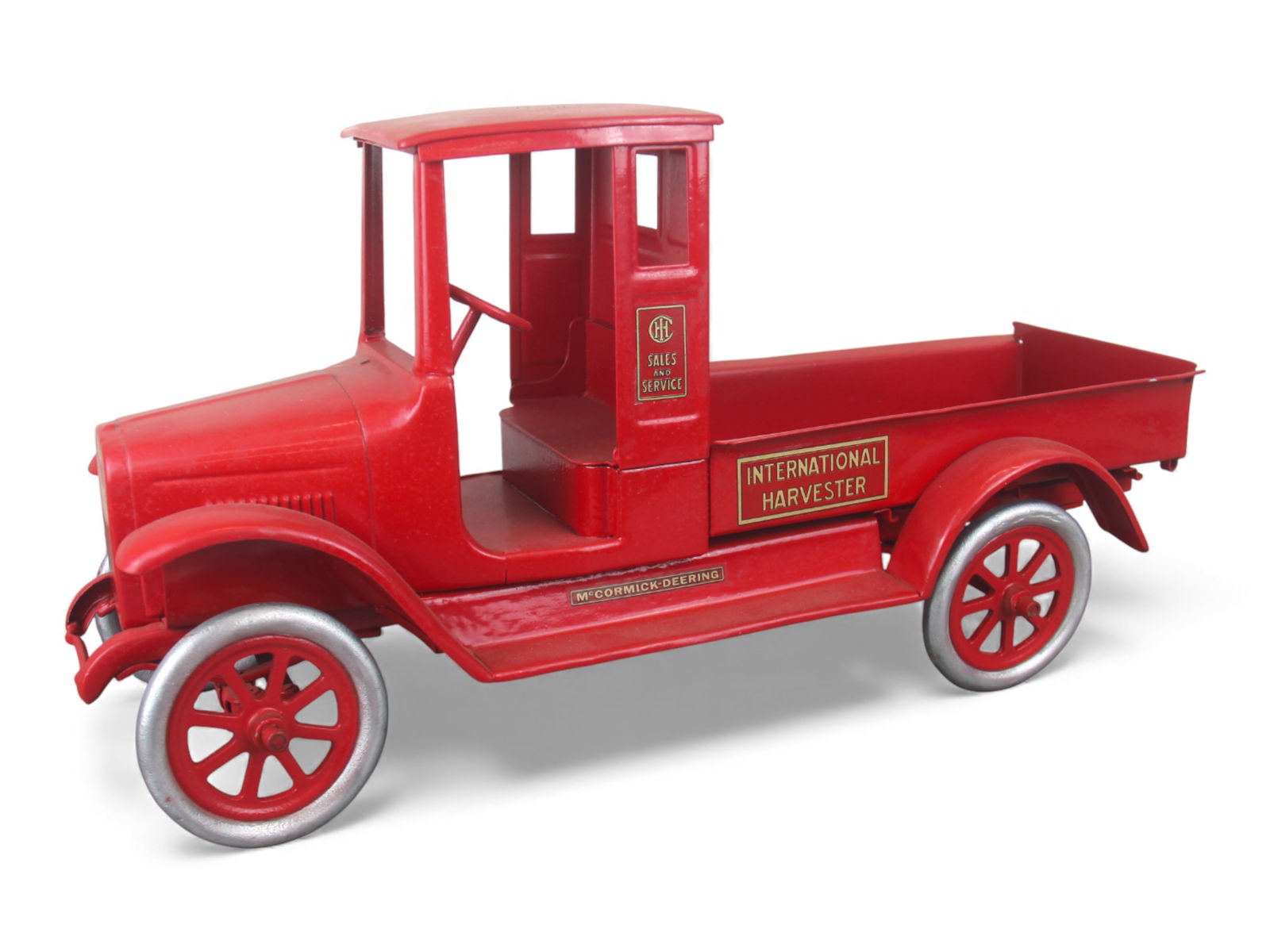 Restored Buddy L IH Delivery Truck: Painted pressed steel, 24" long. It has a fix rear bed with functional tailgate & steering wheel. It has been redone in satin finish. Shipping: Weiss Auctions offers full-service, in-house shipping