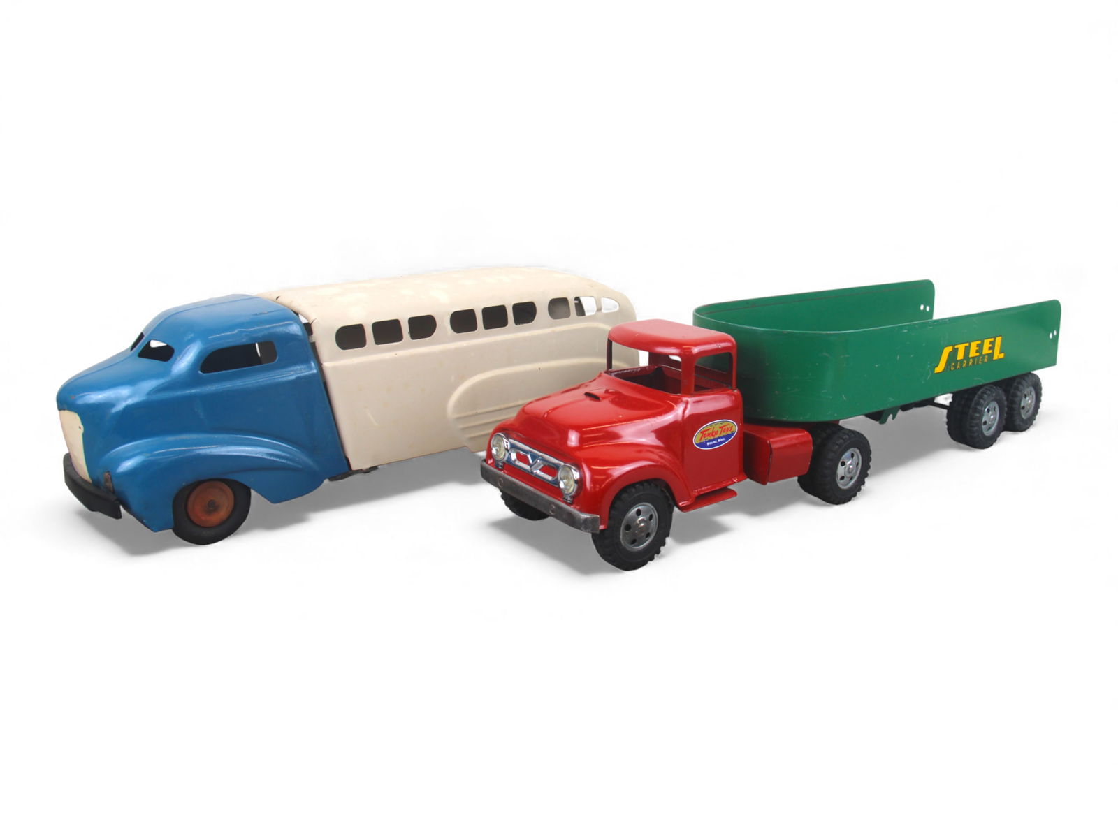 Tonka & Wyandotte Trucks: Includes a 1957 Tonka Painted pressed steel with rubber tires, 24" long. Tractor is nicely restored, trailer shows light play wear missing chains. 1940 Wyandotte Interstate Bus, missing rear door. Dus