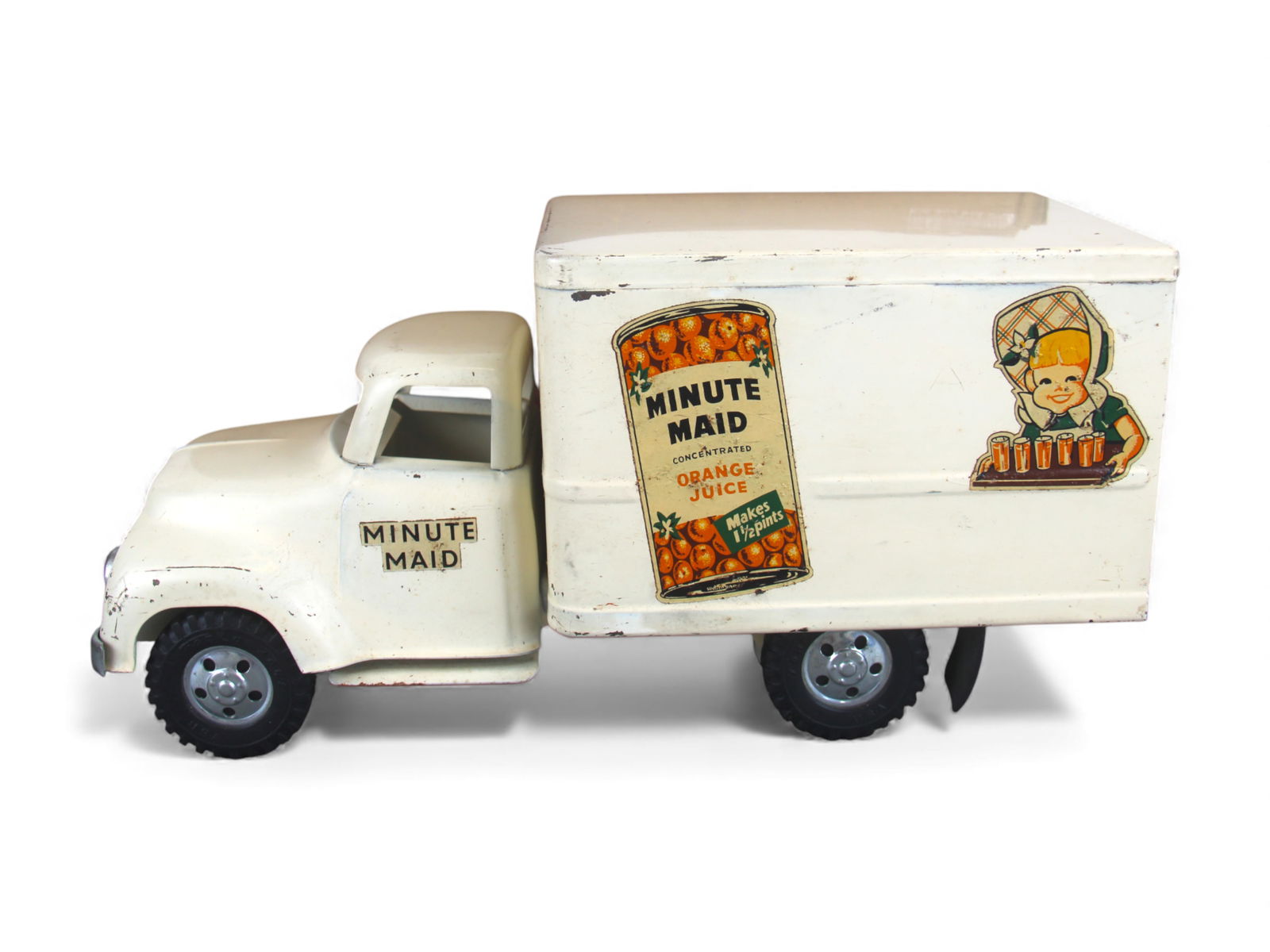 Scarce Boxed 1956 Tonka 725-5 Minute Maid Truck: Nice Private label truck. It has nice decals and should clean and polish very nicely! It shows lightly play wear with scarce box, some loose flaps one side. Shipping: Weiss Auctions offers