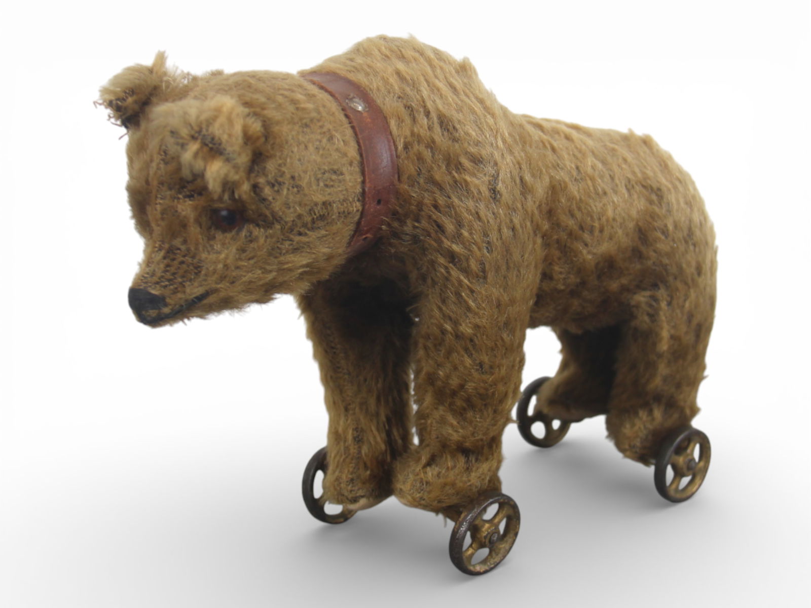 Early Steiff Bear on Wheels Pull Toy: Vintage Steiff bear on wheels pull toy, Germany, circa 1910-20's. Measures approximately 9 inches in length. Constructed with mohair plush, glass eyes, and a stitched nose and mouth. Features original