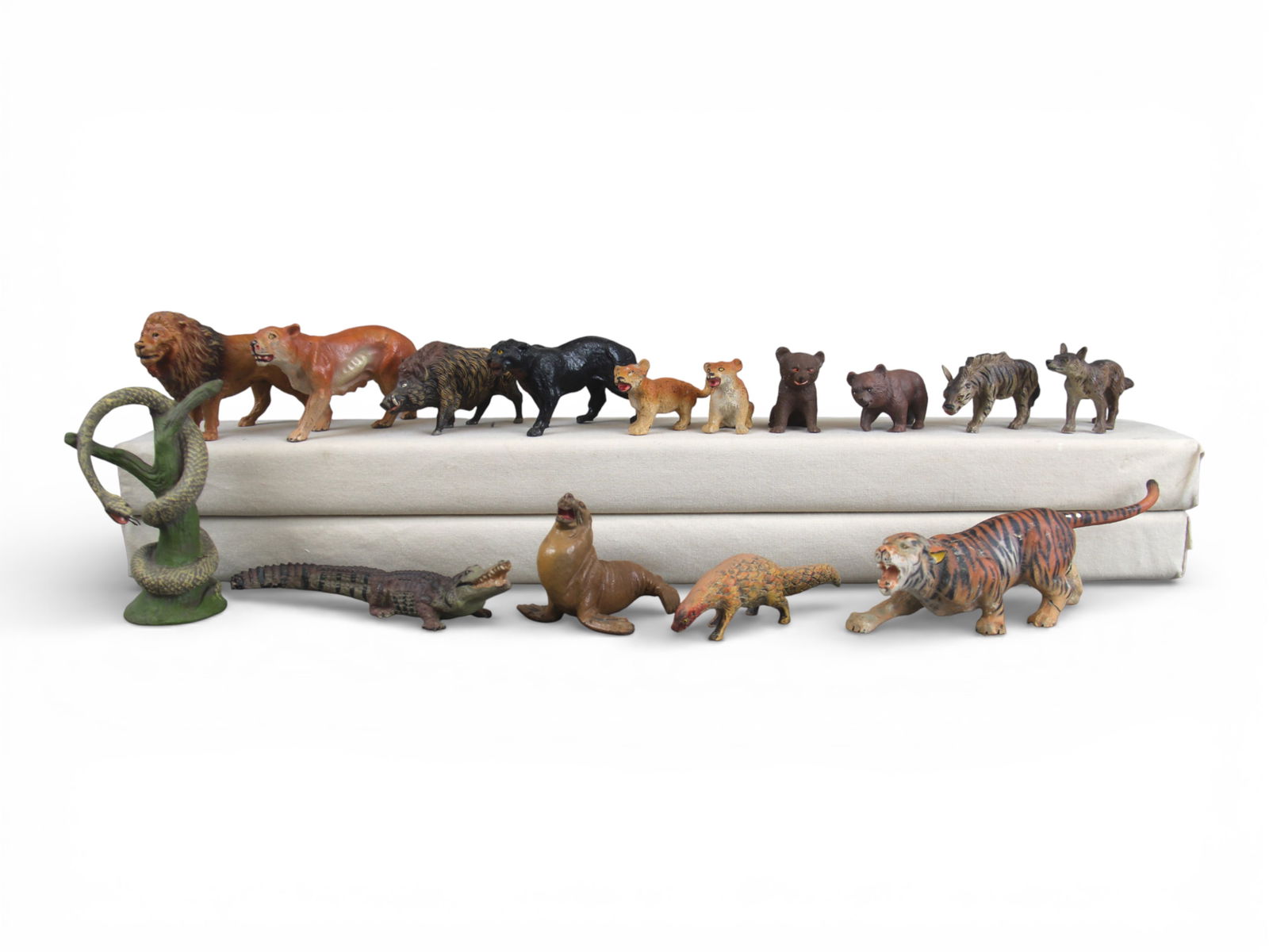 German Wood & Composition Zoo Elastolin Lineol: German Wood and Composition Zoo Animals, 15 pieces, including Elastolin and Lineol. Some wear. Shipping: Weiss Auctions offers full-service, in-house shipping for nearly all items in this auction.