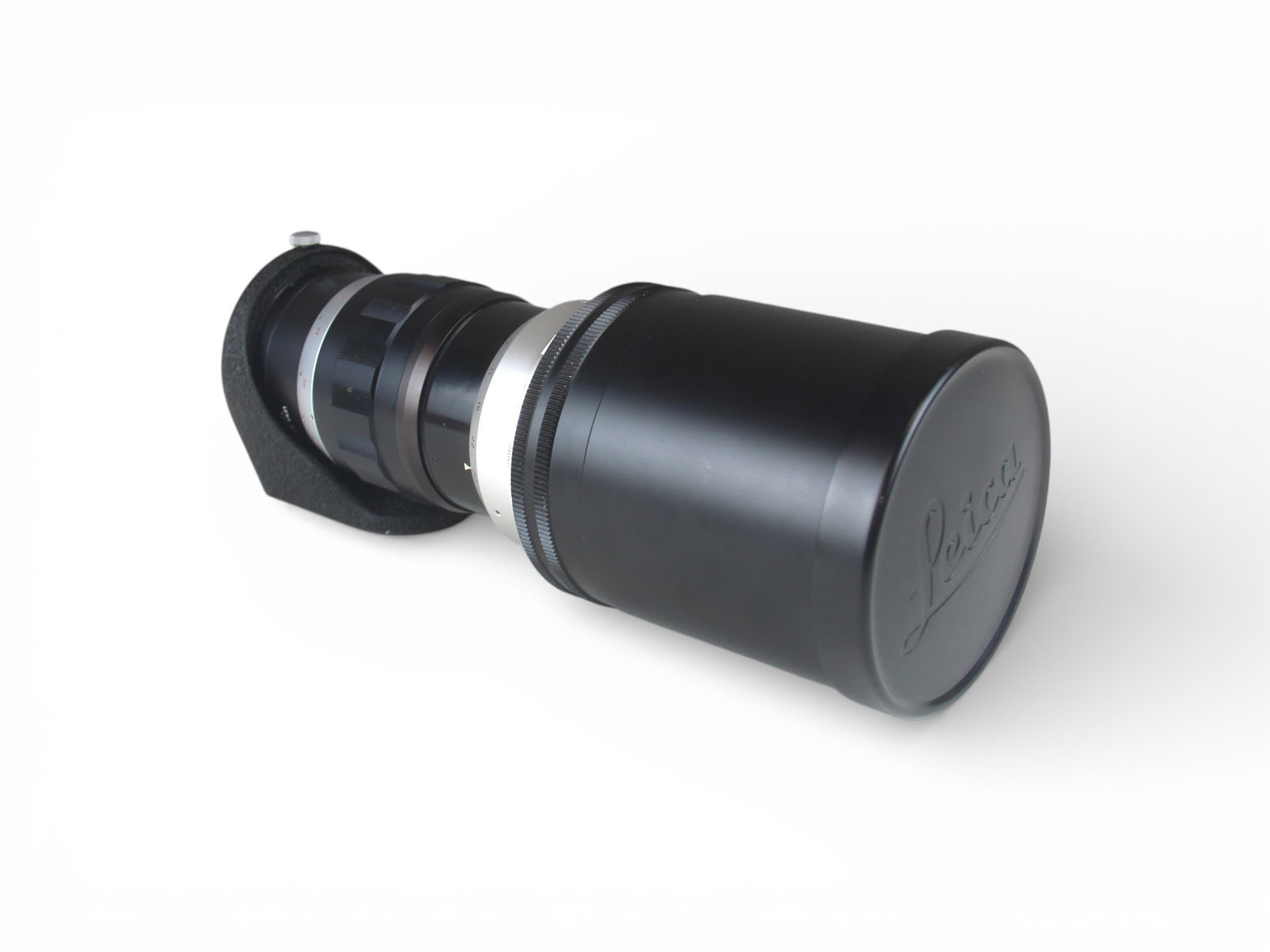 Leica Leitz Telyt 5/400 Lens: Leitz Telyt 5/400 lens, serial number 1876191. From single owner, lifetime Leica and photographica collection. Shipping: Weiss Auctions offers full-service, in-house shipping for nearly all items in t