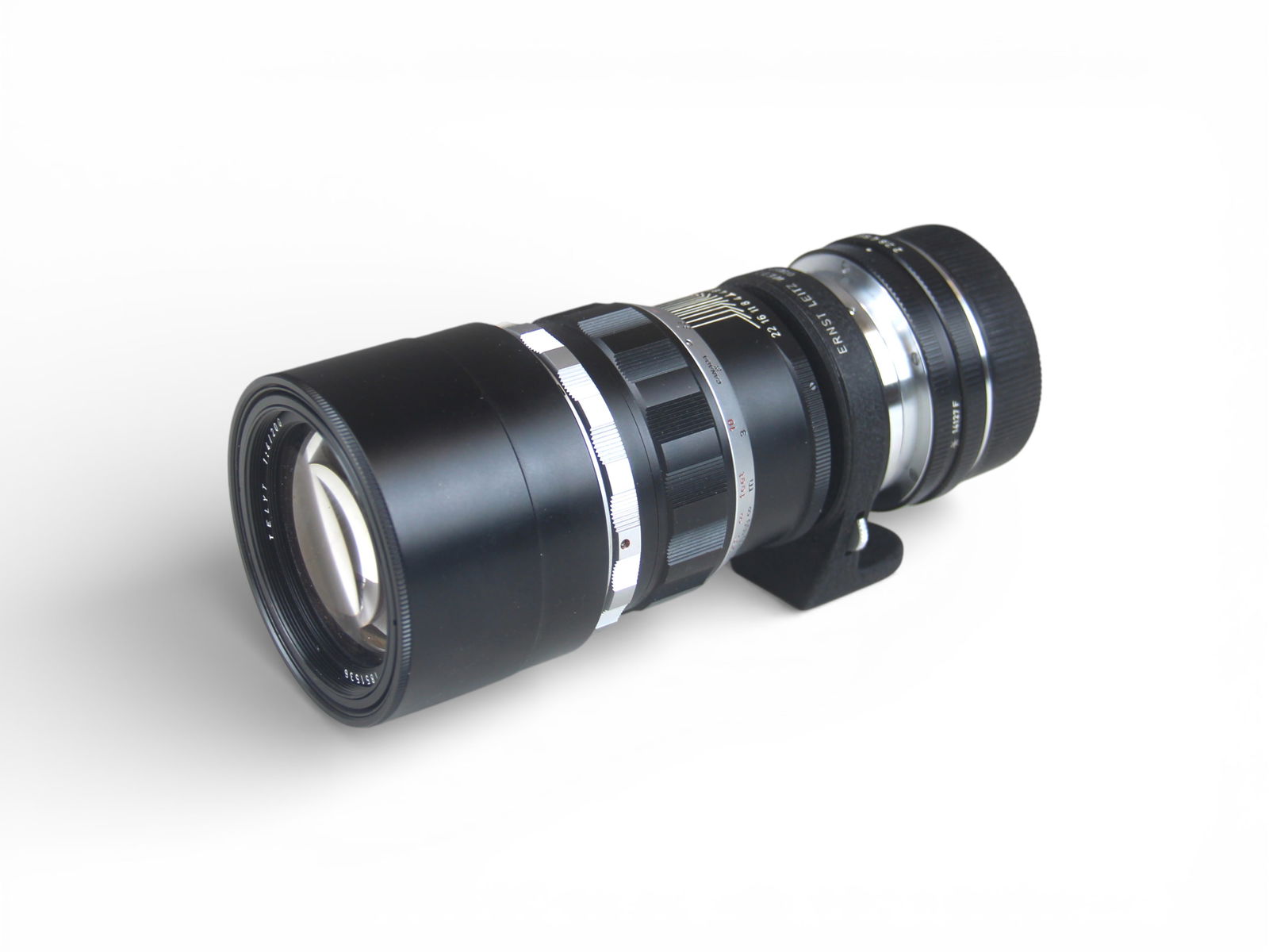 Leica Leitz Telyt 4/200 Lens: Leitz Telyt 4/200 Lens, serial number 1851536. Canadian production. From single owner, lifetime Leica and photographica collection. Shipping: Weiss Auctions offers full-service, in-house shipping for