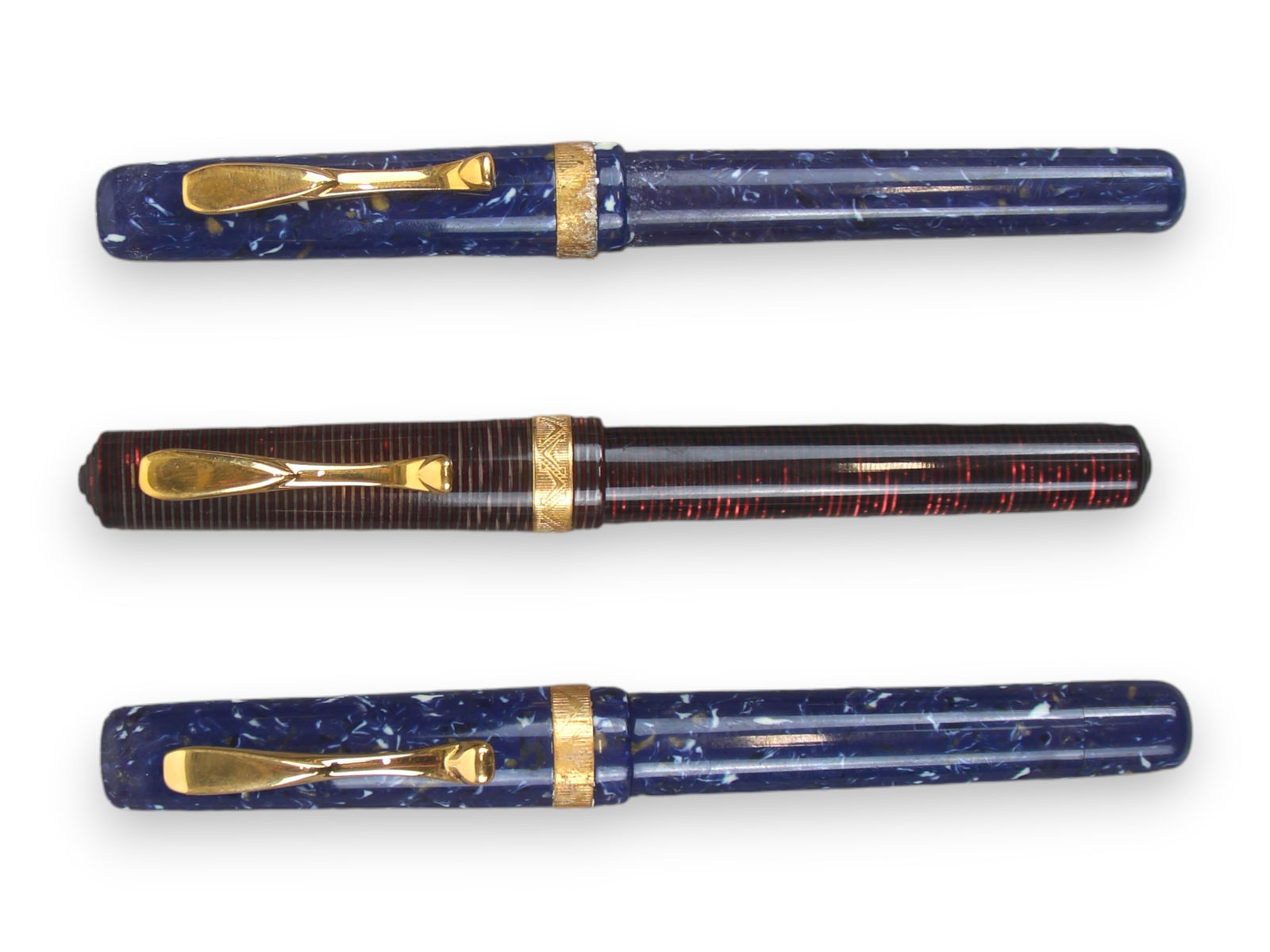 Visconti Fountain Pen and Rollerballs: 3 Visconti pens including Manhattan Rollerball and Marbled Blue Fountain Pen and Rollerball set. Some wear and some oxidation to the trim of the blue set.Shipping: Weiss Auctions offers full-service,