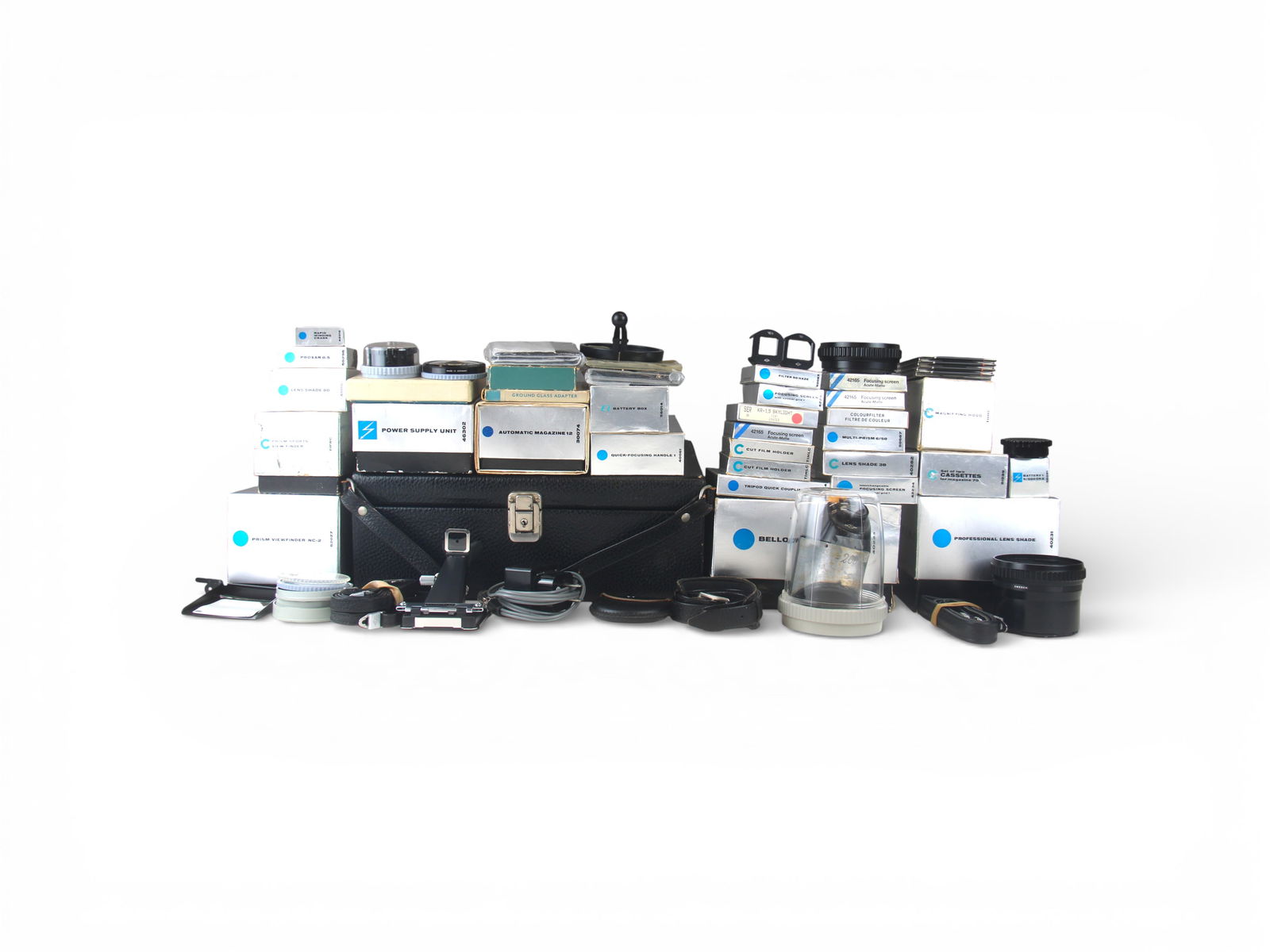 Hasselblad Accessory Collection: Nice, large collection of Hasselblad accessories, boxed and unboxed, and some empty boxes. 50+ pieces. Examine!From single owner, lifetime Leica and photographica collection.Shipping: Weiss Auctions