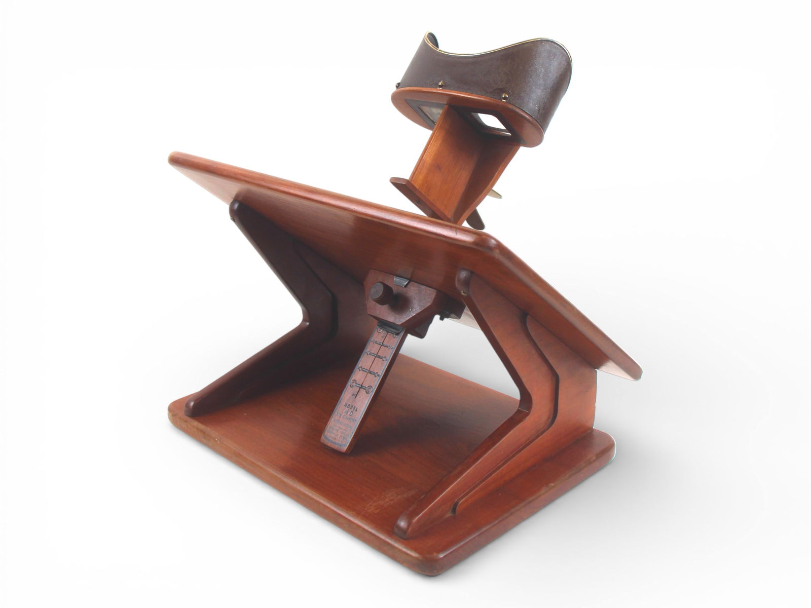 Keystone Model 40 Tabletop Stereoscope Viewer: Mahogany Stereoscope Viewer on easel stand, the "Model 40 Eye Comfort Stereoscope" by the Keystone View Co. Overall approx. 14" x 10" x 10. Good condition, some light surface wear.Shipping: Weiss