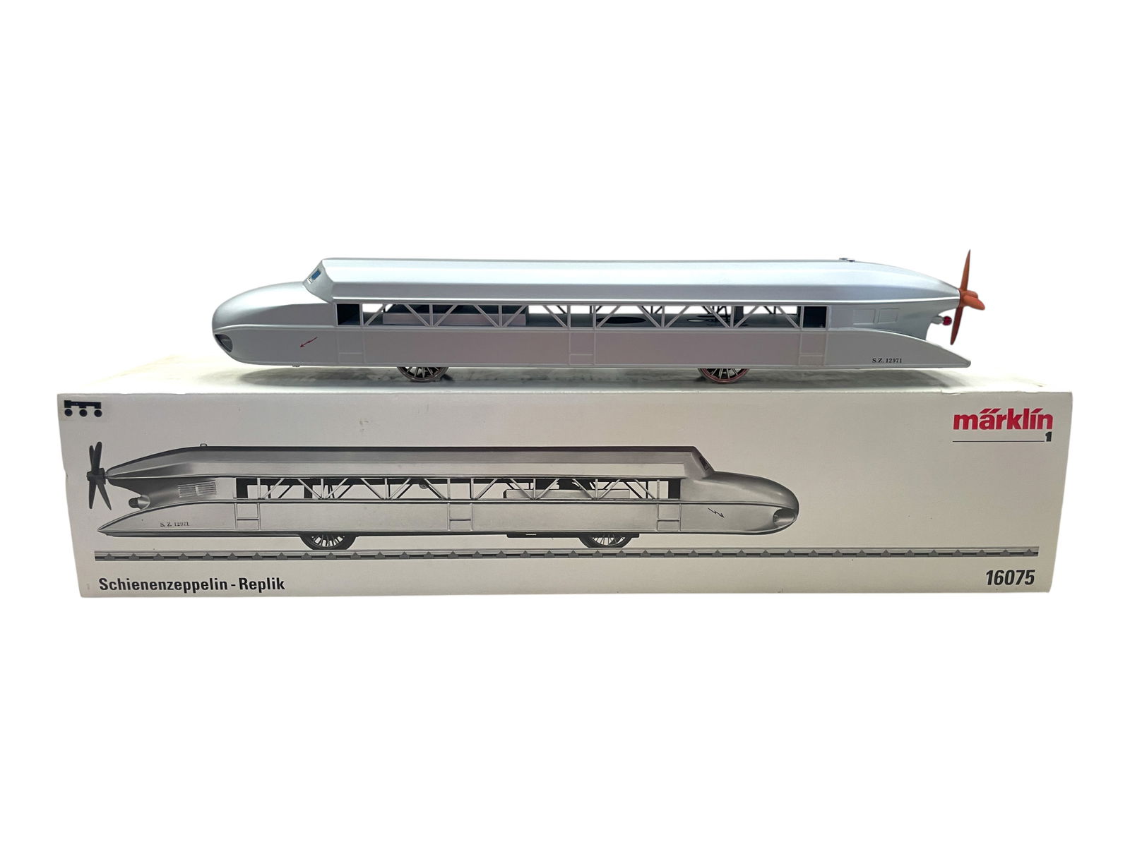 Marklin 16075 Rail Zeppelin: 1/G Gauge. Nice replica of Marklin's iconic 1930s Prototype. It still has the prop winding up before movement action and shows light use with box.Shipping: Weiss Auctions offers full-service,