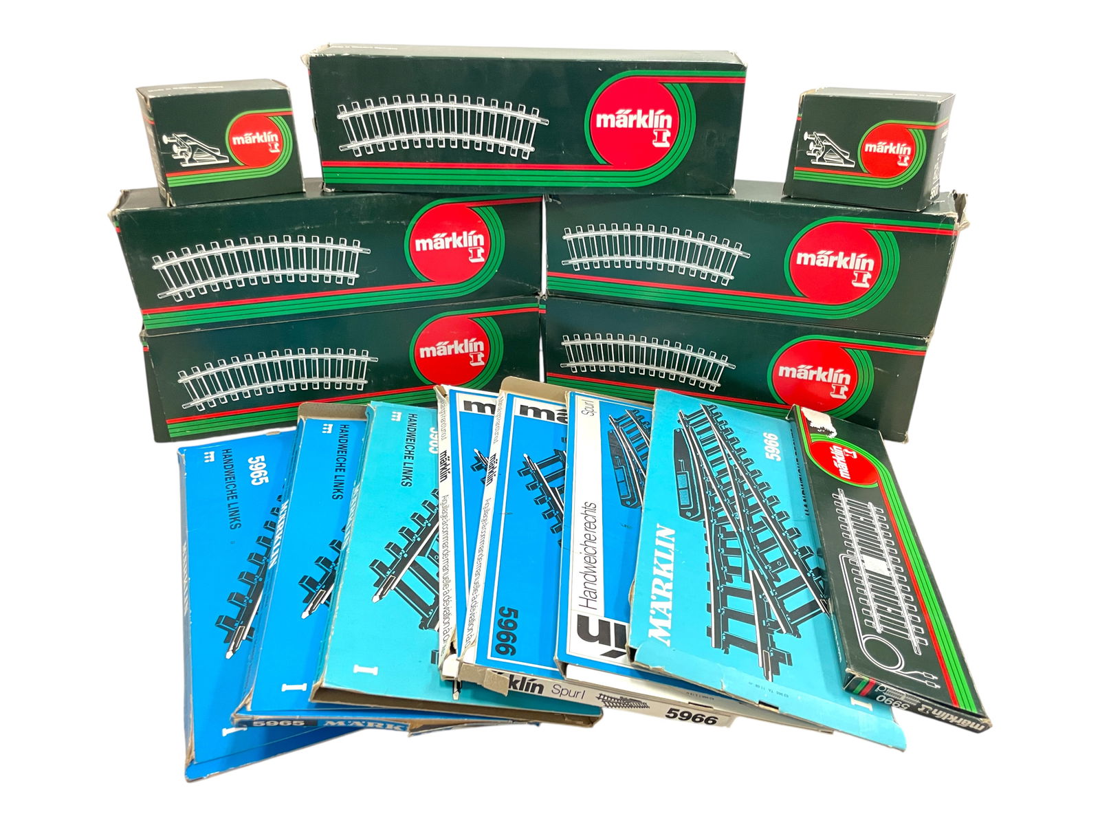 3 Marklin Maxi American Freights: 1/G Gauge. All metal construction including 54901 Shamrock tank; 54871 WP Boxcar; 54872 SOM Boxcar. They appear test run with boxes.Shipping: Weiss Auctions offers full-service, in-house shipping for