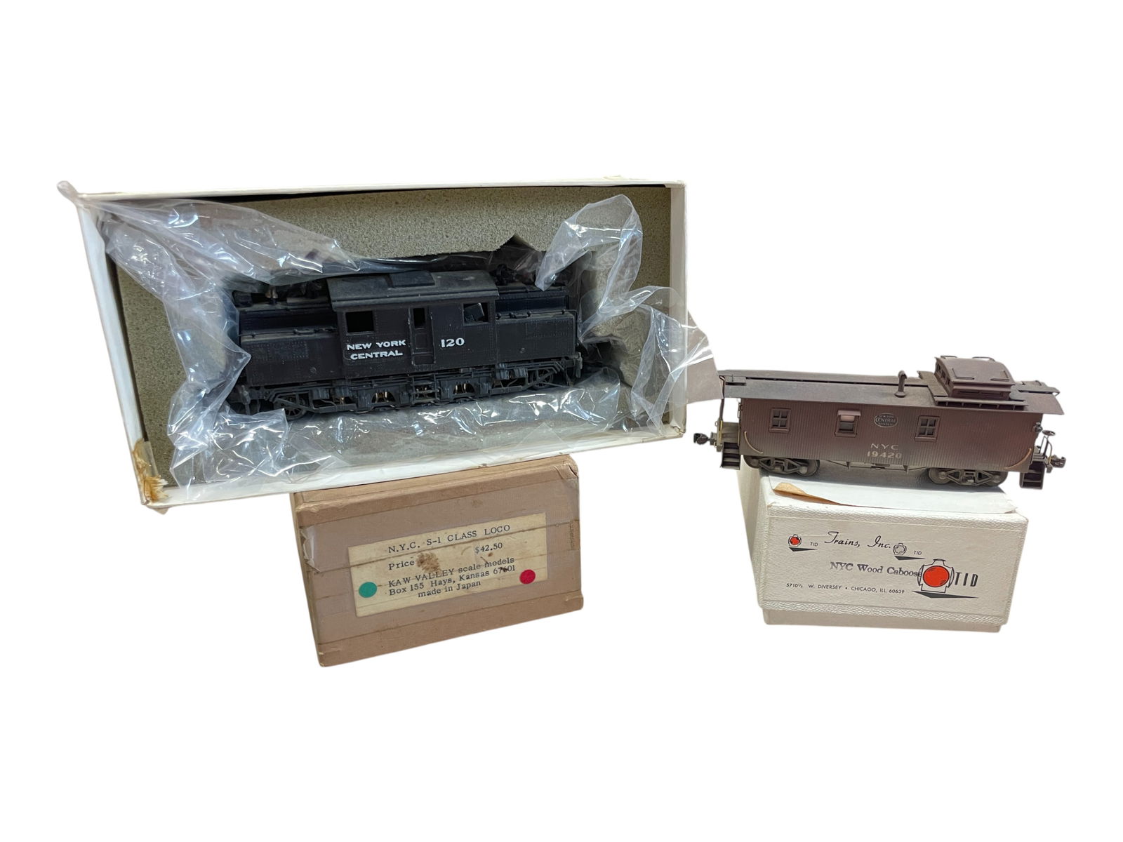 Brass HO NYC S1 & Caboose (1 of 5)