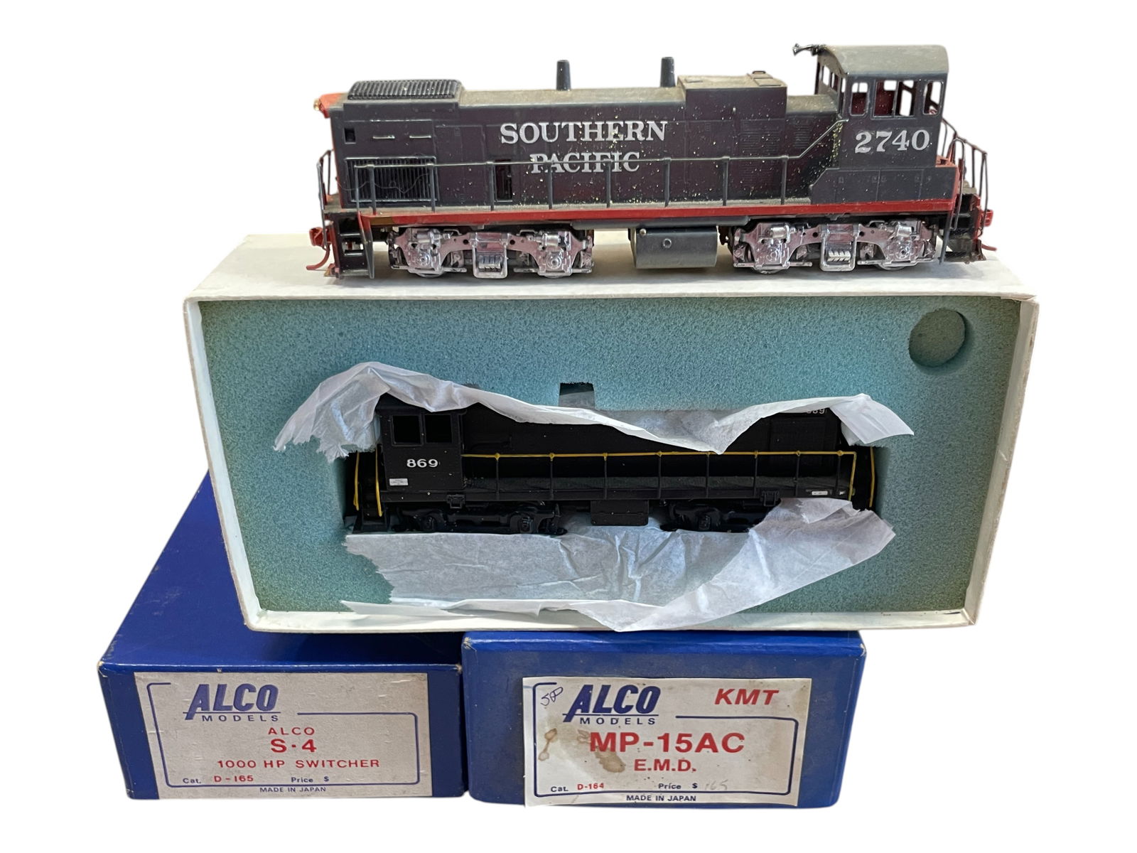 2 Custom Painted Alco Brass HO Diesels: HO Gauge. Includes an NYC S4 #869; SP MP-15AC. Both with open frame motors and would benefit from a cleaning with boxes, 1 with foam.Shipping: Weiss Auctions offers full-service, in-house shipping