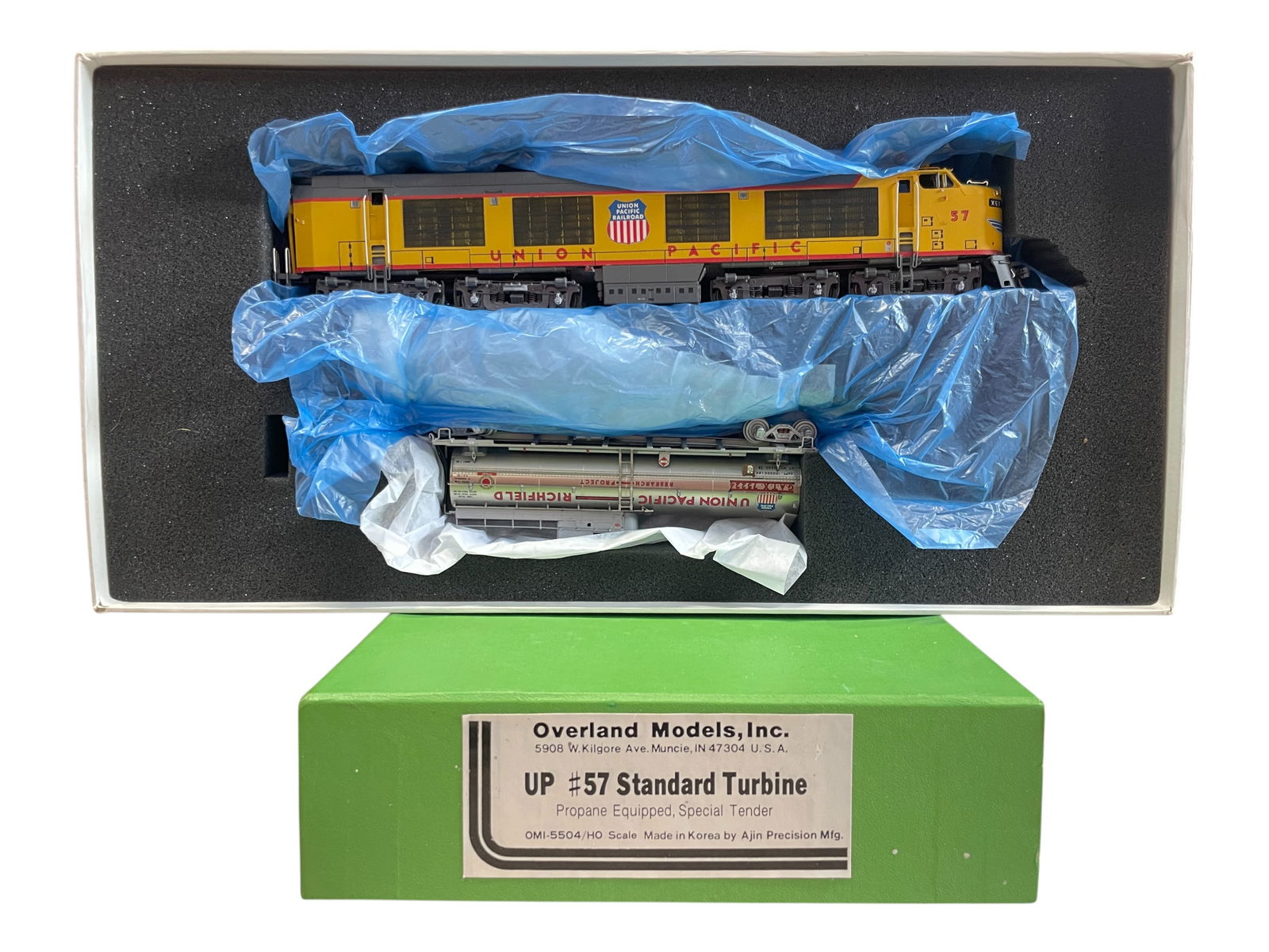 Overland Brass HO UP 57 Turbine w/Propane Tender: HO Gauge. Super factory painted units, loco with can motor16-wheel drive with windows, screens, cab details, lights & jewels and nice painted details. Propane tender. They show very light use with nic