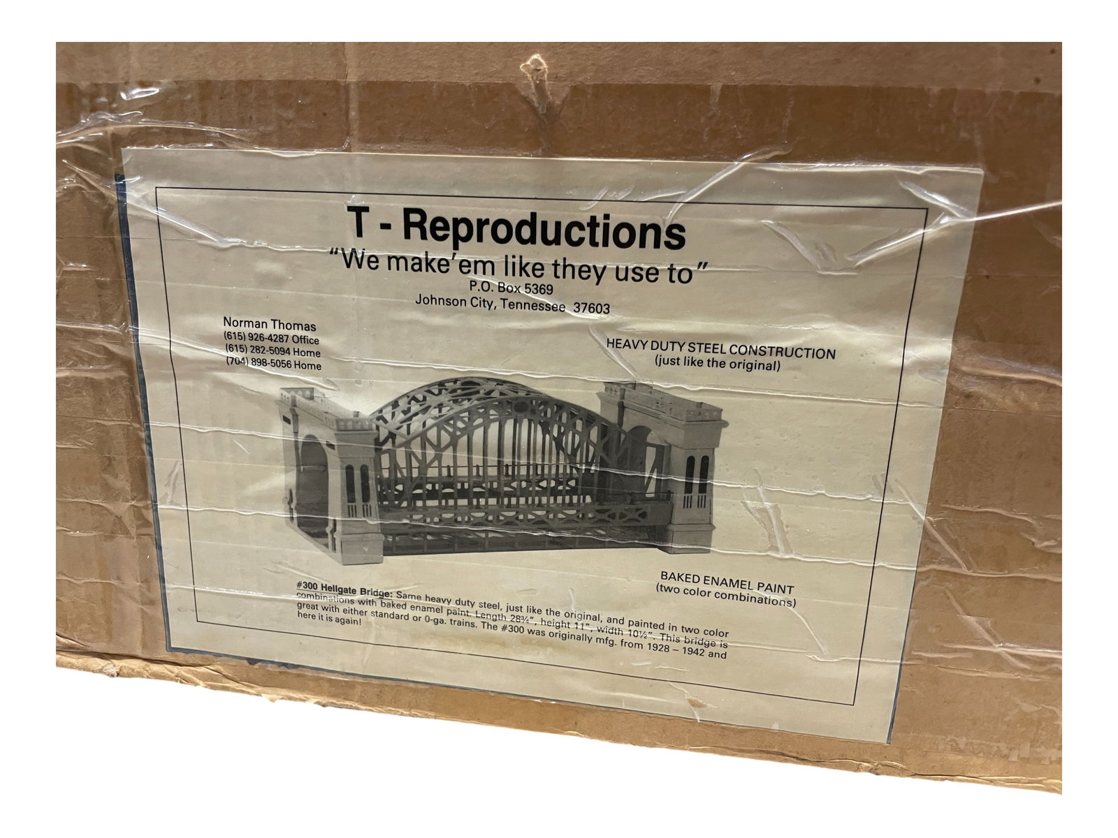 T-Repro Lionel Hellgate Bridge: Nice late color reproduction of Lionel Iconic 300 bridge. It shows light use with worn shipper and packing.Shipping: Weiss Auctions offers full-service, in-house shipping for nearly all items in this