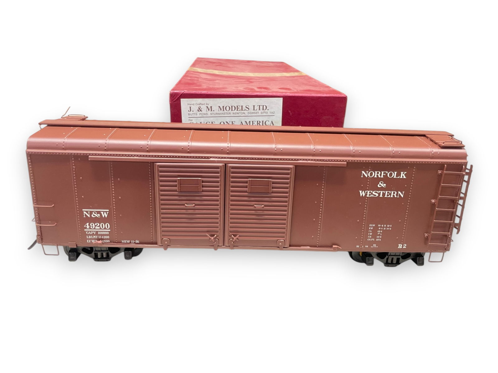 J&M Gauge 1 Brass N&W Boxcar: 1/G gauge. Nicely detailed 40' round roof auto box car. #49200. It is factory painted brass, LN in box.Shipping: Weiss Auctions offers full-service, in-house shipping for nearly all items in this