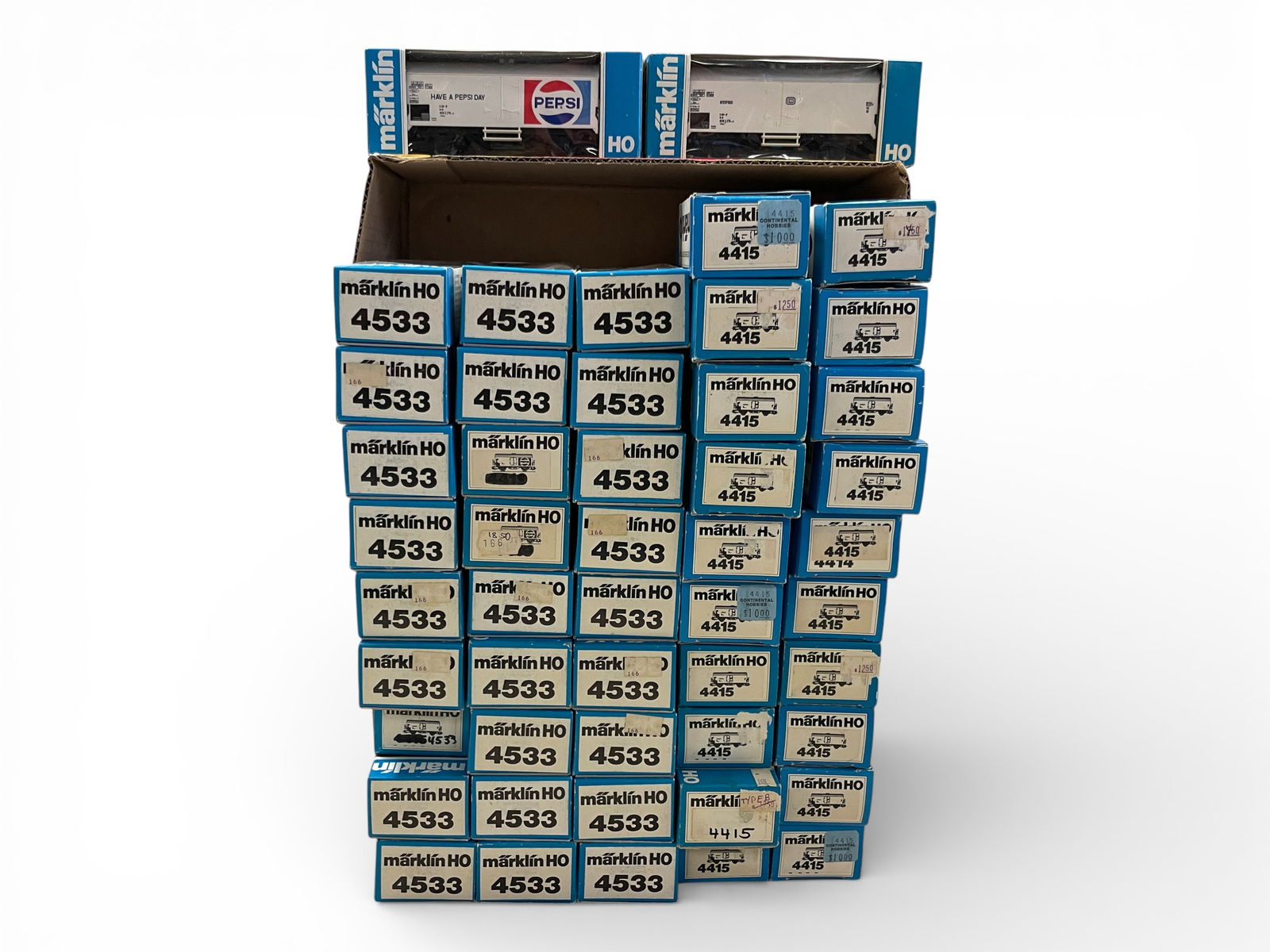 49pc Dealer Lot Marklin HO 4533 & 4415 Wagons: HO Gauge. Includes 28 -4533 Pepsi Reefers; 21 DB Reefers. All appear new in boxes, 3 boxed over-written. Shipping: Weiss Auctions offers full-service, in-house shipping for nearly all items in this au