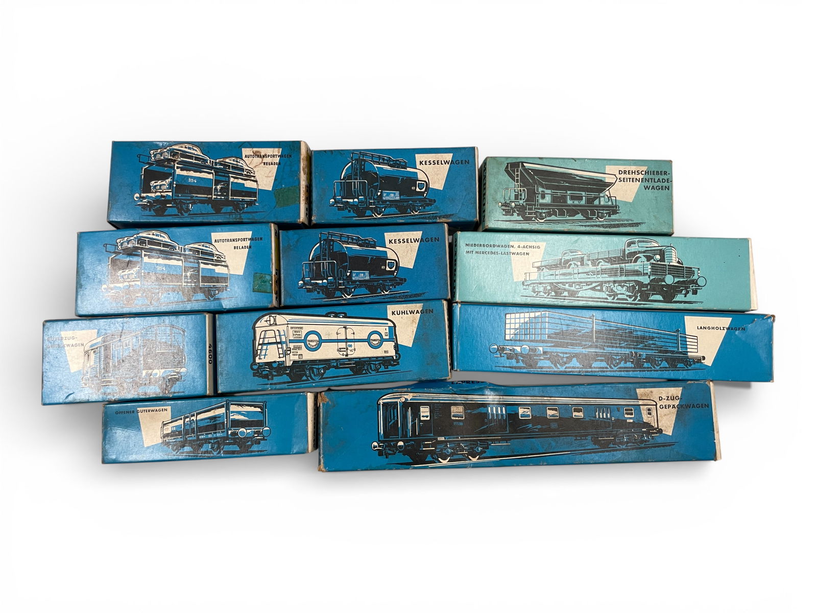 11 Vintage Marklin HO Train Cars (1 of 3)