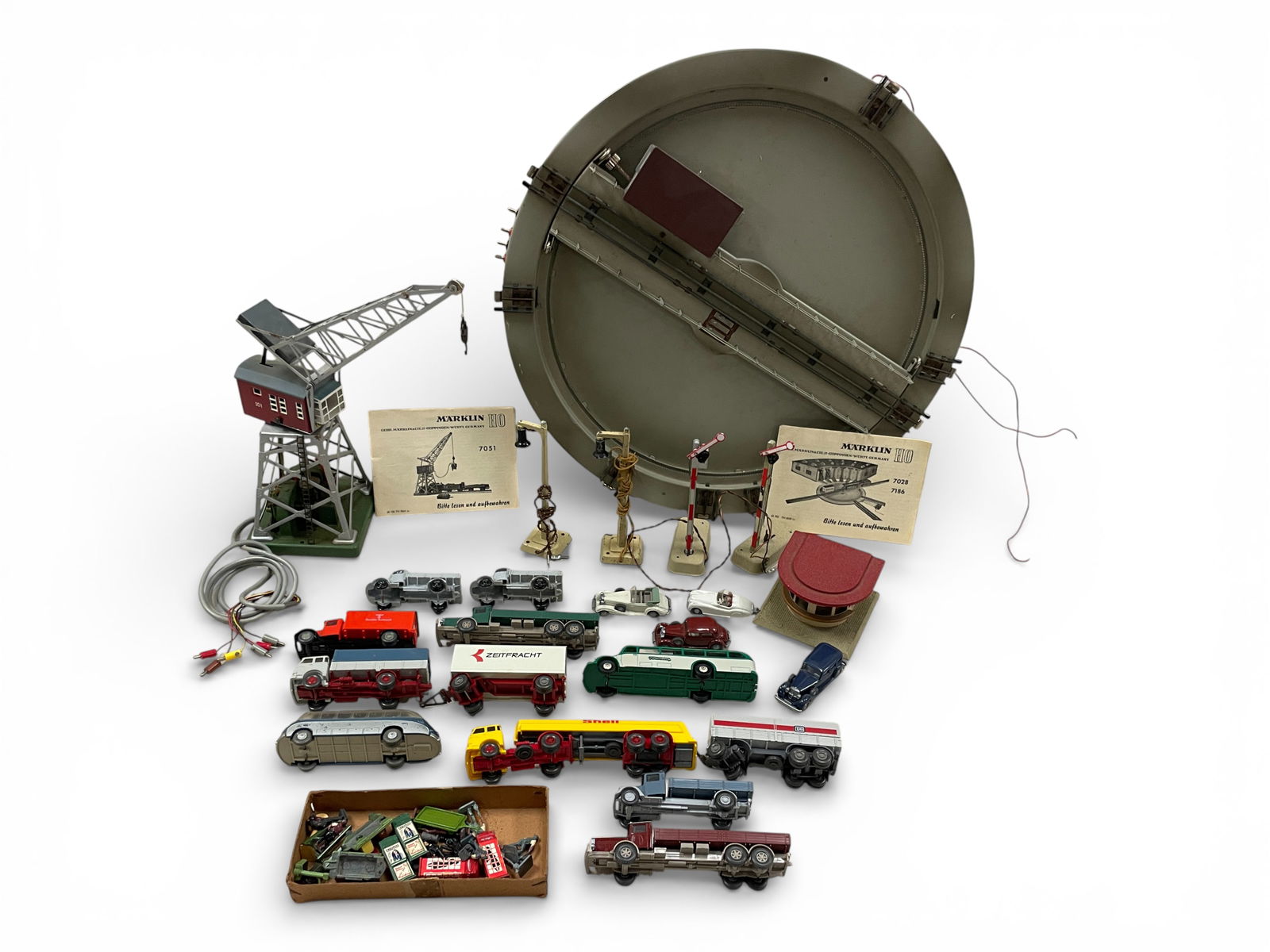 Early Marklin Accessory Group, Plus!: HO Gauge. Includes a 7186 Turntable; 7071 Magnetic Crane, no magnet; 2-448/1 lampposts; 2 Krupp open trucks, group Marklin metal figures and accessories; Plus 2 Kibri Semaphores, 1 electric; Kibri
