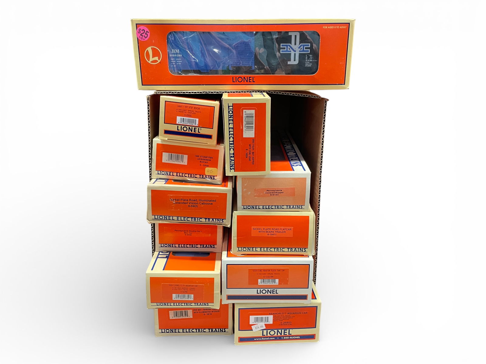 12 Modern Lionel Freight Cars: Includes 19719; 16750; 9456; 6905; 52082; 29202; 19324; 17235; 6123; 19411; 16155; 26853 aquarium car. Most appear new in boxes, 1 faded.Shipping: Weiss Auctions offers full-service, in-house