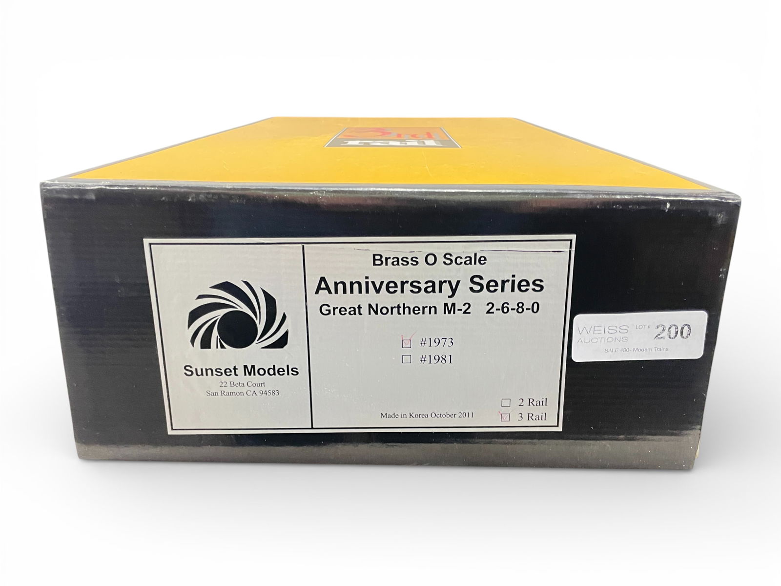 Sunset O Scale Brass GN M2 Articulated: 072. Nice Factory painted Tri-Color 3-rail #1973 Anniversary Edition 2-6-8-0 steam Loco & tender. It is equipped with DC. DCC, Sound with light & smoke. It is factory wrapped in set box.Shipping: