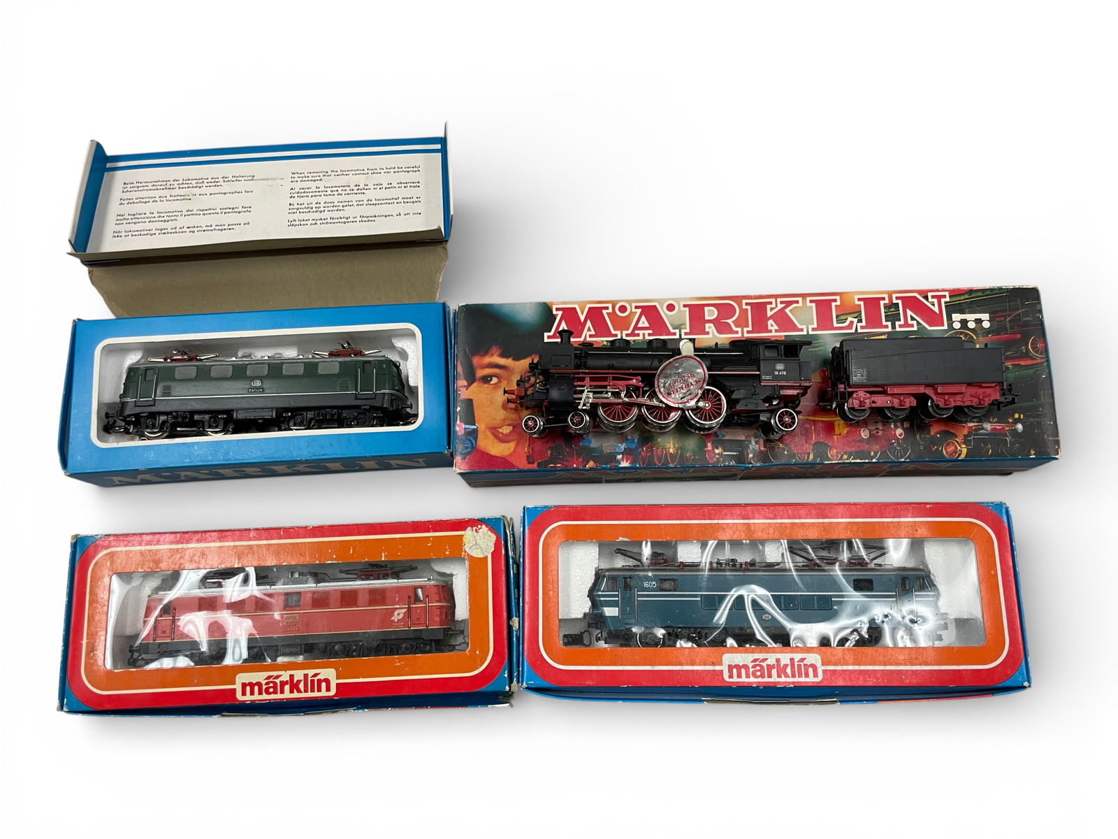 4 Vintage Marklin HO Locomotives: HO Gauge. Includes a 3152 SBCB Belgian Electric; 3154 Swedish Electric; 3037 E41 DB electric; 3093 BR17 4-6-2 Steam loco & tender. All show light use with boxes.Shipping: Weiss Auctions offers