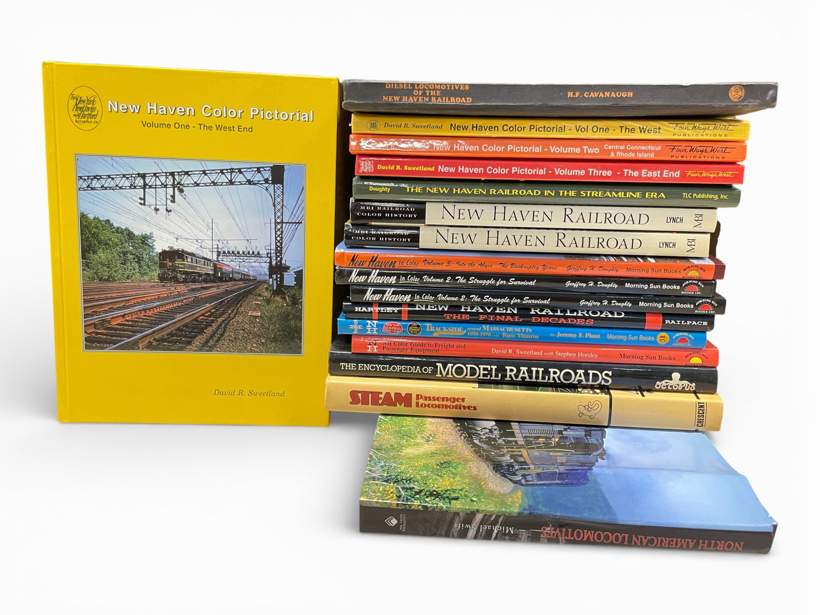 17 Hard Cover Railroad Books: HO Gauge. Most are New Haven Railroad related, and all appear in great shape, near like new, 1 has taped dust cover. See photos for exact lot contents.Shipping: Weiss Auctions offers full-service,