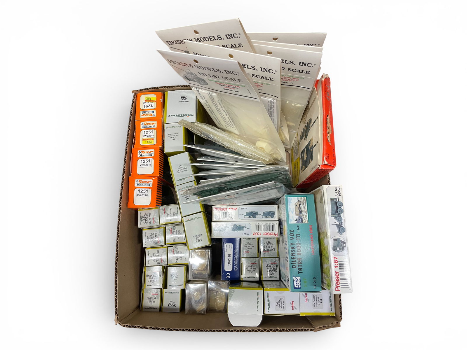 50pc HO Military Vehicle Lot: HO Gauge. Includes Minitanks, factory built; Preiser kits; Boley Kits in bags, ROCO Factory Built-ups; Heiser's Kits in bags and more! All appear new, unused. See photos for lot contents.Shipping: