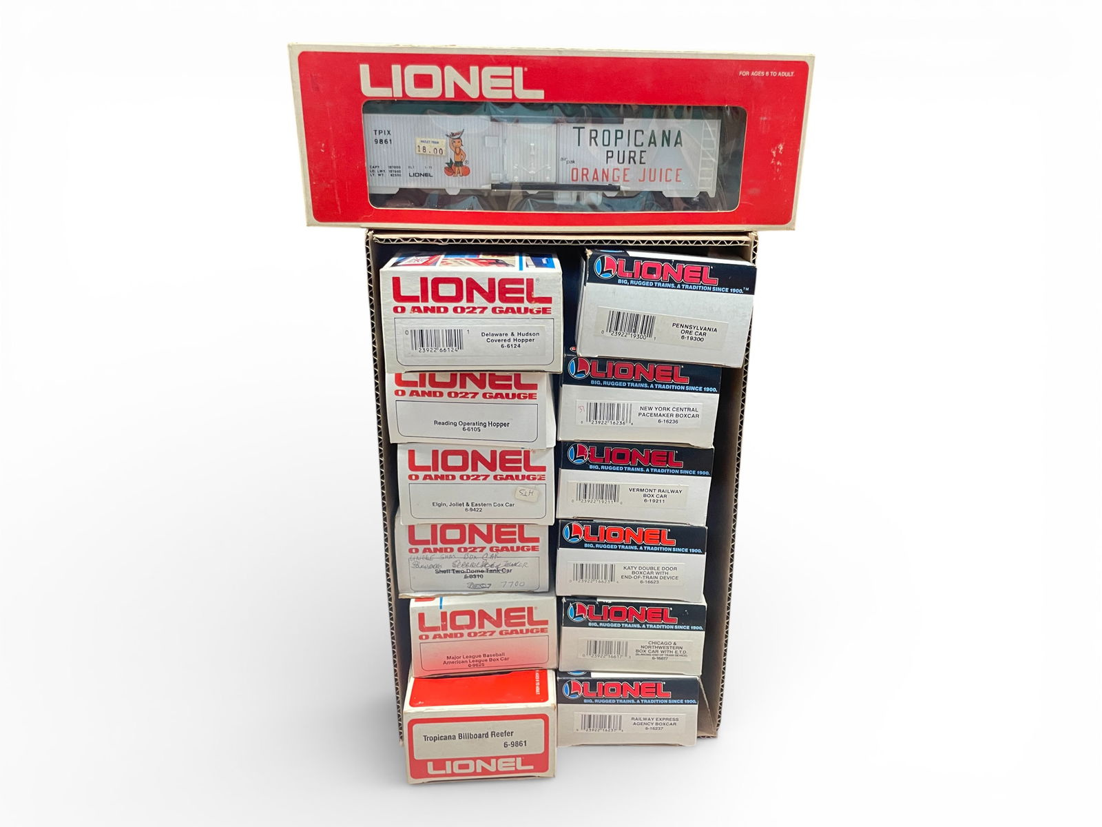 13 Lionel MPC Freight Cars, 1 Unusual: Includes an unusual 9861 w/metal door guides; 9625; 9422; 6105; 9861; 6124; 19300; 16236; 19211; 16623; 16617; 16237, all with boxes, 7700 in over-written box. Must show light use.Shipping: Weiss