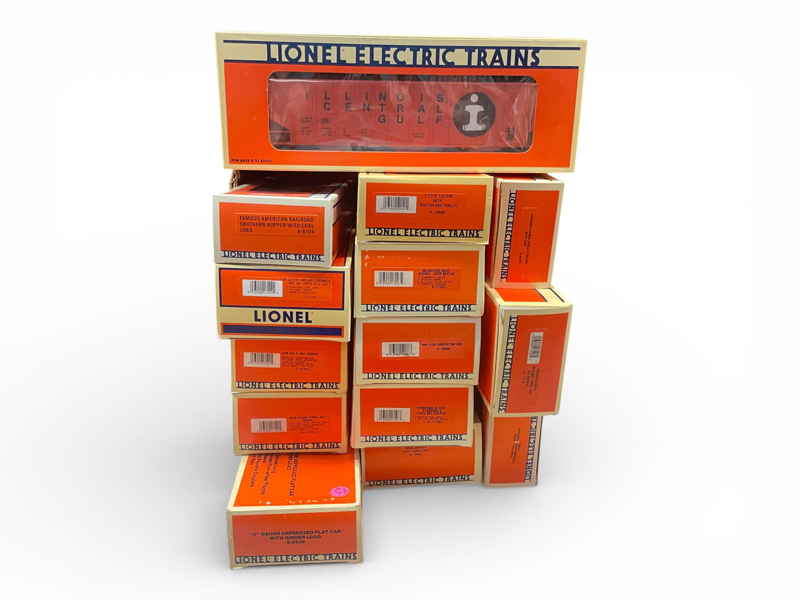 15 Modern Lionel Freight Cars: Includes 6509, worn ob, but UNRUN; 17122; 17124; 17129, 17121, 6104, 17900; 17126; 52038; 17223; 52040; 6910; 17118; 9476. Most appear like new with boxes. Shipping: Weiss Auctions offers full-service