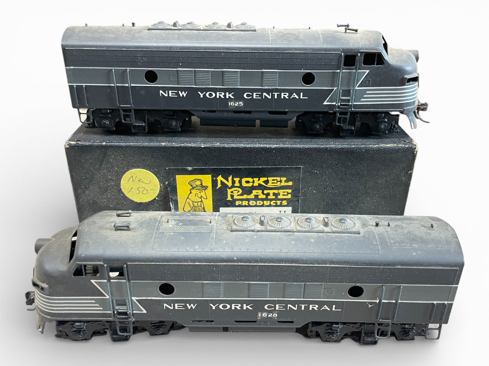 Nickel Plate Brass HO NYC F3 AA Diesels: HO Gauge. Nice Custom Painted Powered & Non-powered diesels #1025 & 1628. It has an open frame Motor with 8-wheel drive. They would benefit from a cleaning and show light play wear with box, no foam.