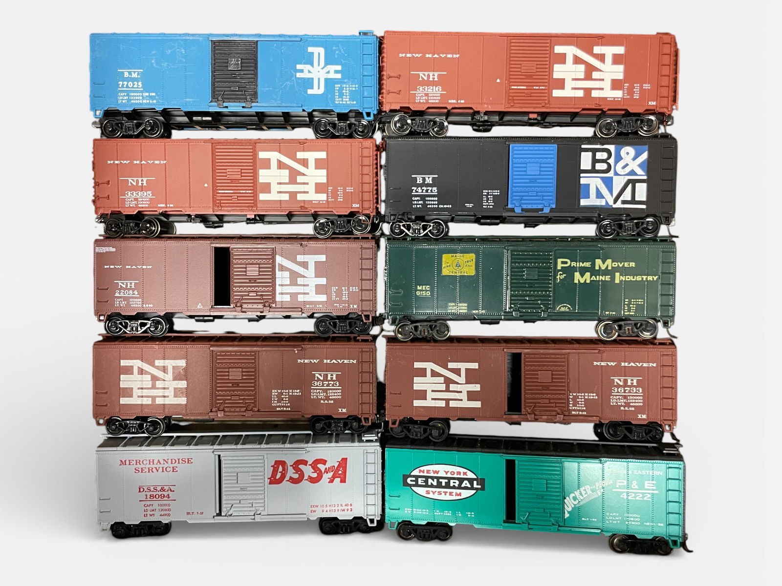 40 RTR HO Freight Cars (1 of 4)