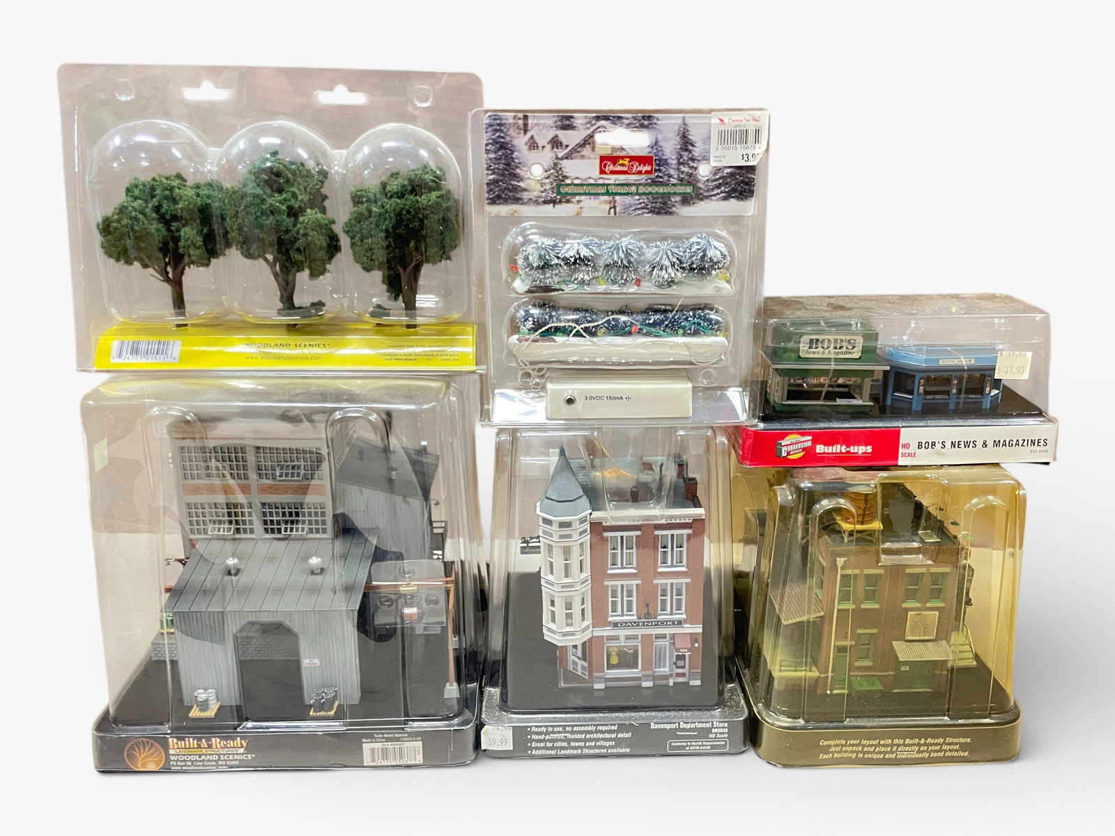 11pc Factory Built Accessories.: HO Gauge. most are Walthers, but some others included. Nicely details and some trees and light-up Christmas bushes included. All appear new in packaging. Shipping: Weiss Auctions offers full-service,