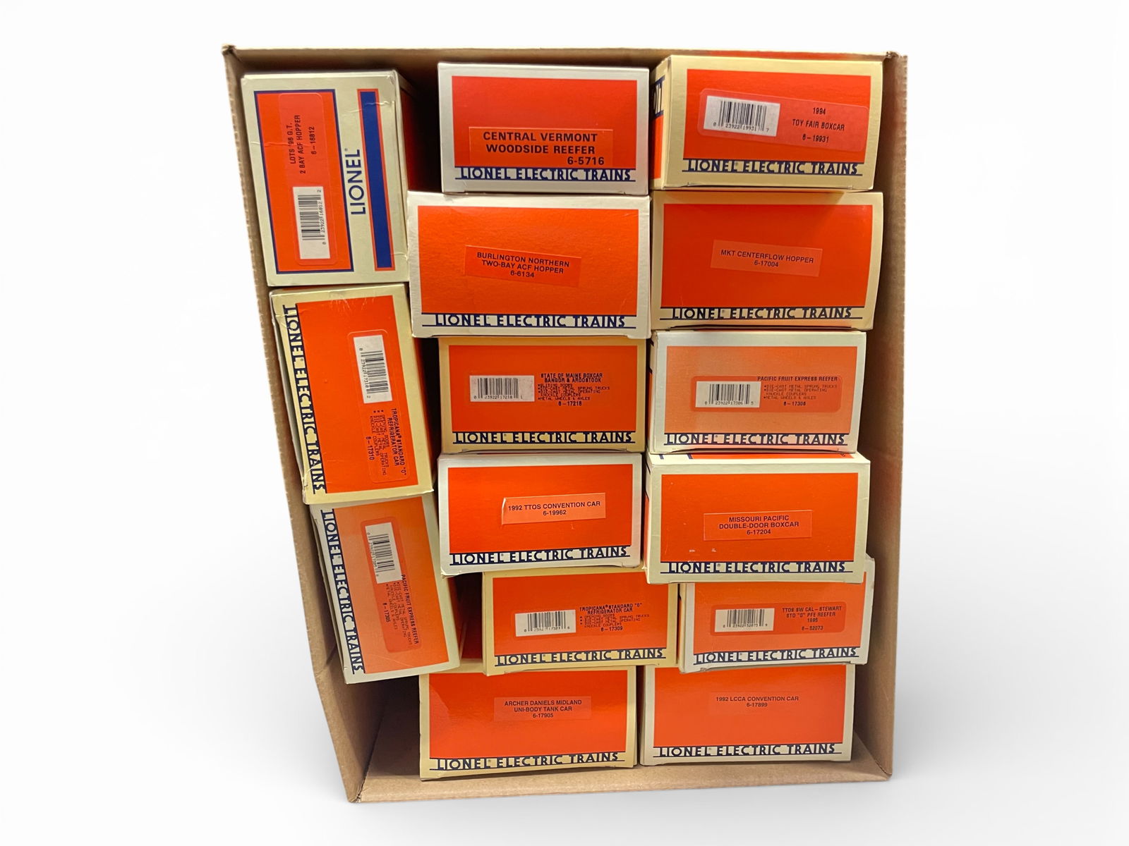 15 Lionel Modern Freight Cars: Includes 17905, 17899, 52073, 17309, 17305, 19962, 17204; 17306, 17218, 17310, 16812, 6134, 5716, 17004, 19931. Most appear new in boxes.Shipping: Weiss Auctions offers full-service, in-house