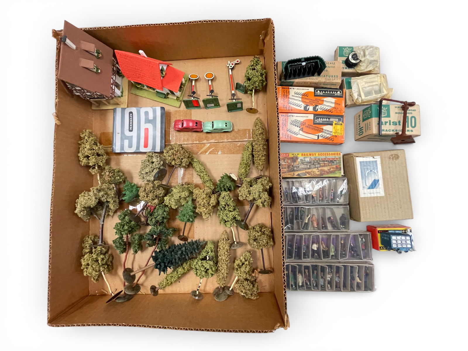 Nice German Accessory & Landscape Group (1 of 6)