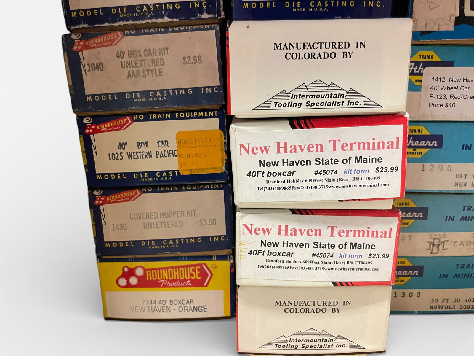 36pc Assorted HO Trains Group - 4