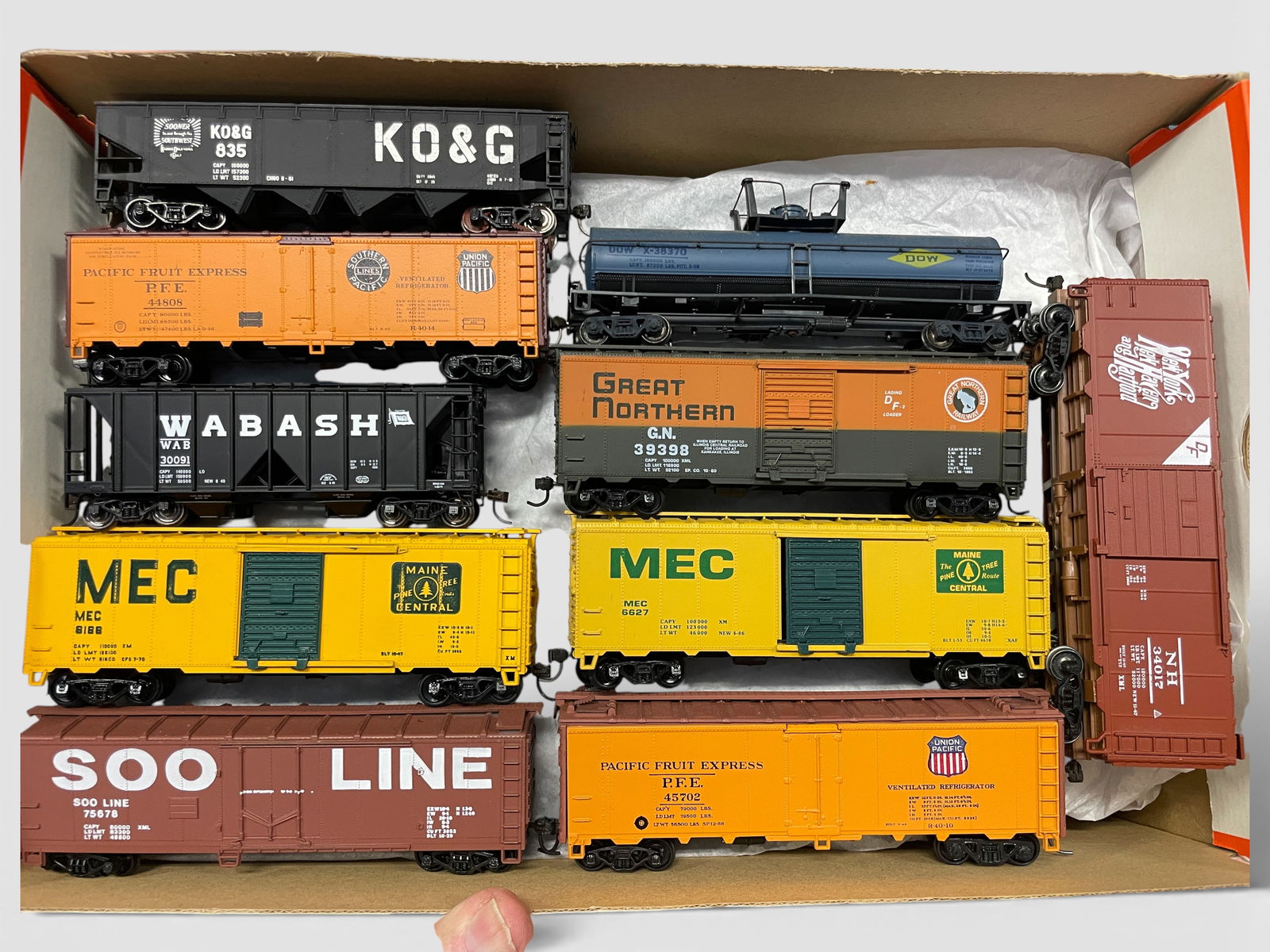 30pc Assorted HO Freight Cars - 3