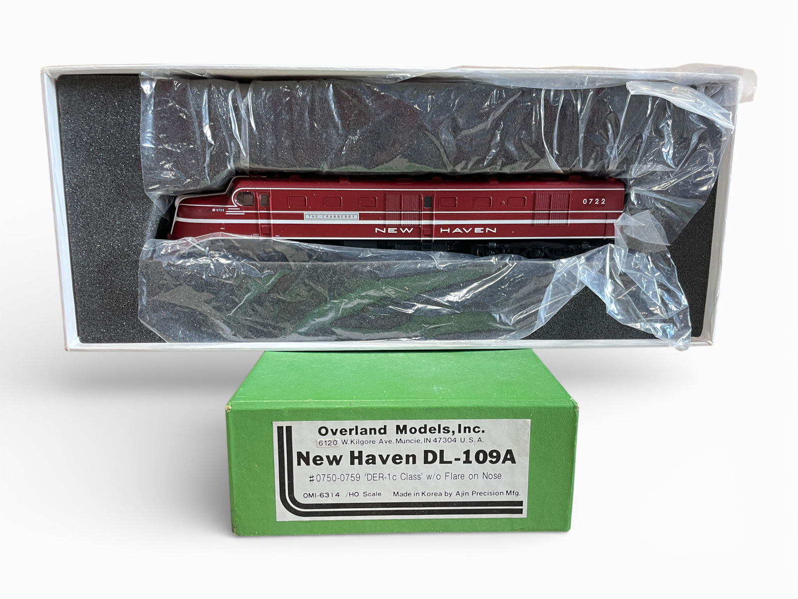 Overland Brass HO New Haven DL109: HO Gauge. Nice Factory painted diesel #0722 The Cranberry". It has lights, windows can motor and sealed parts packet. Like new with nice box.Shipping: Weiss Auctions offers full-service, in-house