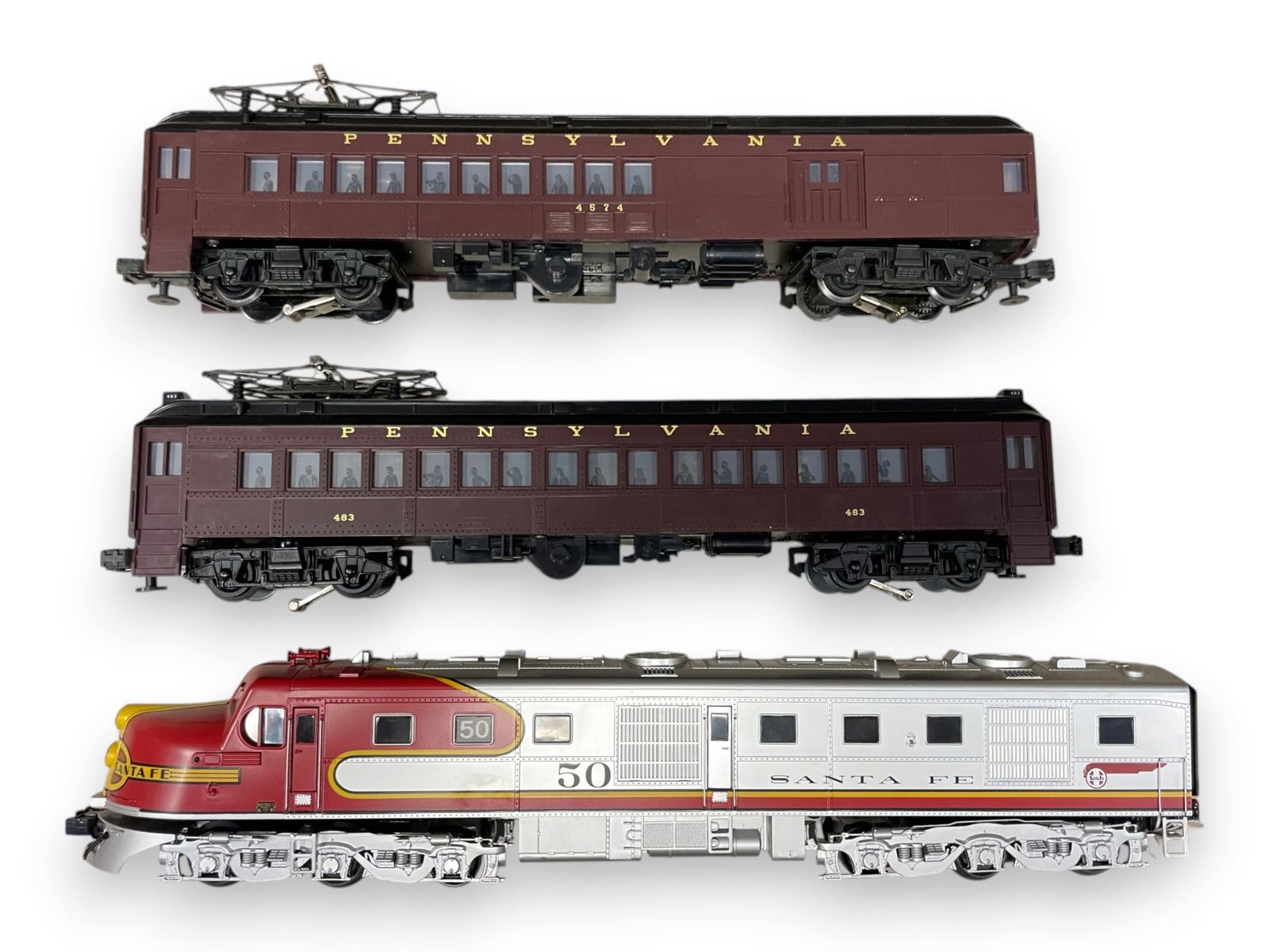MTH & Lionel Modern Trains: Includes an MTH 20-2223-1 SF DL109 Diesel with ProtoSounds; Lionel 18306 PRR MU 2-Car set with interior lights and directional headlight, All show light run time. NO Boxes. From The Estate Collection