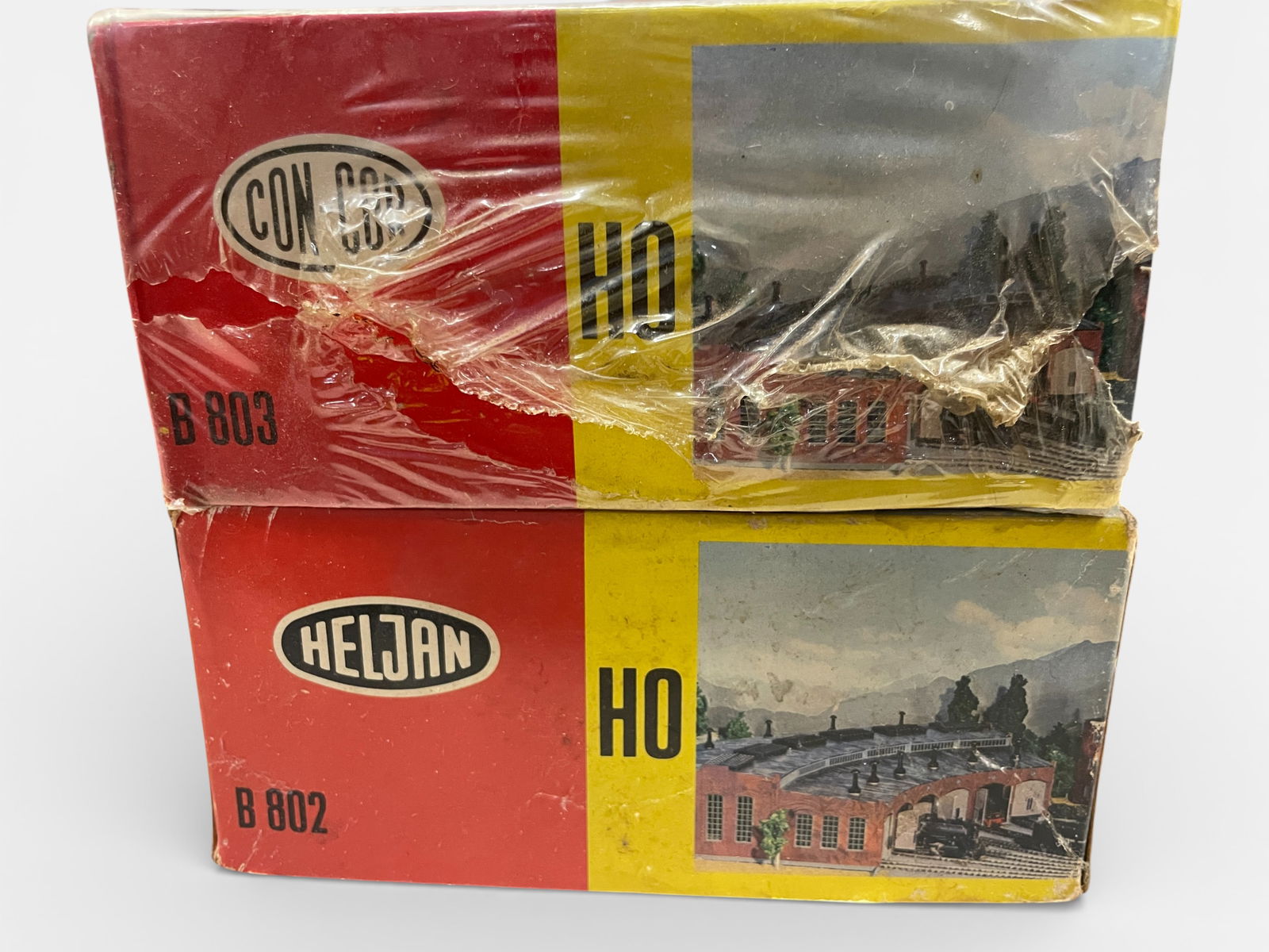 20 Assorted HO Structure Kits - 2